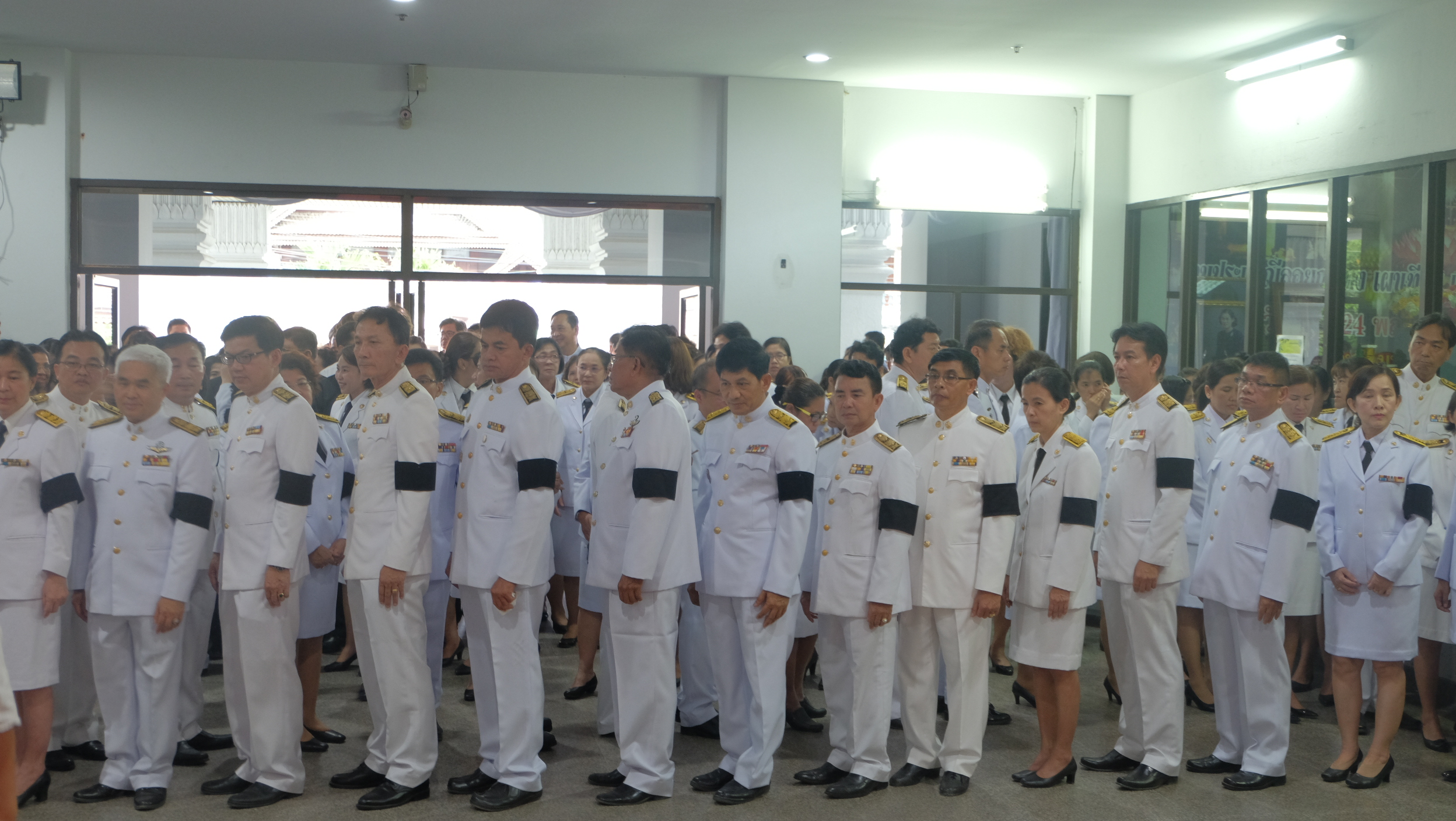 #สุโขทัย ดินแดนแห่งความสุข #วันที่ 14 ตุลาคม  2559 นายสุวิน  พึ่งเงิน  พัฒนาการจังหวัดสุโขทัยพร้อมด้วยเจ้าหน้าที่พัฒนาชุมชนจังหวัด/อำเภอ ร่วมลงนามถวายอาลัย และถวายน้ำสรงพระบรมศพพระบาทสมเด็จพระเจ้าอยู่หัวในพระบรมโกศ ส่งเสด็จสู่สวรรคาลัย โดยนายปิติ  แก้วสลั