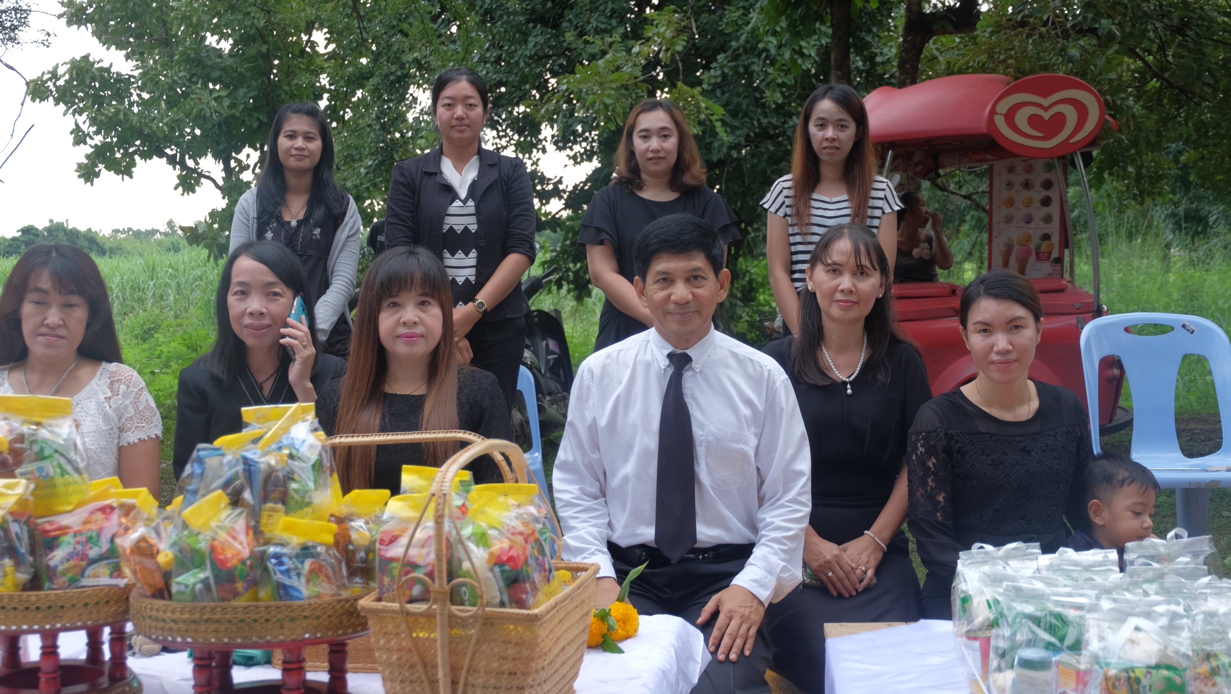 #สุโขทัย ดินแดนแห่งความสุข #วันที่ 17 ตุลาคม  2559 นายสุวิน  พึ่งเงิน  พัฒนาการจังหวัดสุโขทัย เข้าร่วมโครงการสืบสานประเพณีออกพรรษาตักบาตร เทโวโรหนะ นบพระอัฏฐารศ วัดสะพานหิน เฉลิมพระเกียรติพระบาทสมเด็จพระเจ้าอยู่หัว สมเด็จพระนางเจ้าฯพระบรมราชินีนาถและพระบ