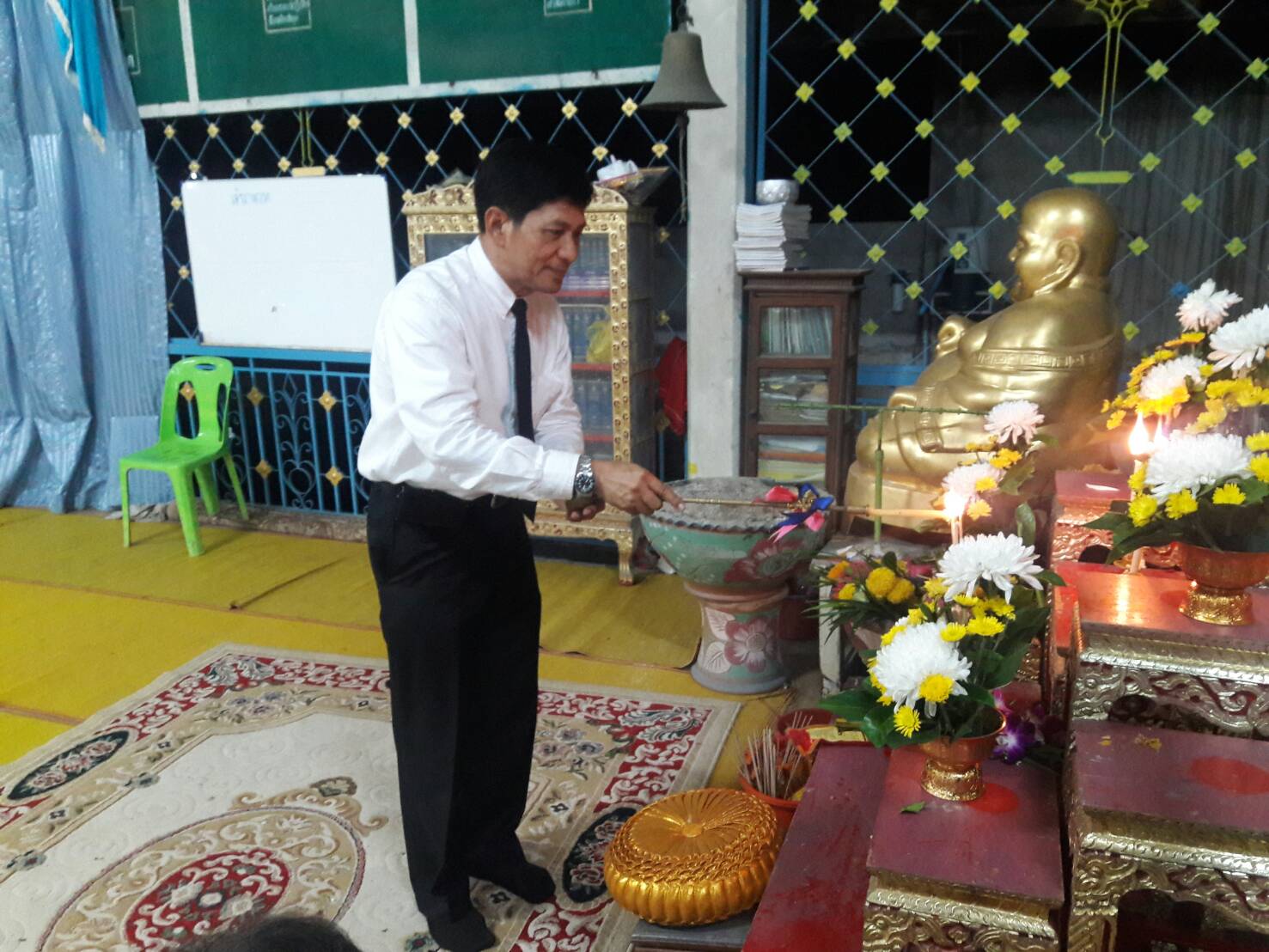 #สุโขทัย ดินแดนแห่งความสุข #วันที่ 17 ตุลาคม 2559 เวลา 19.00 น. นายสุวิน พึ่งเงิน พัฒนาการจังหวัดสุโขทัย พร้อมด้วย นายประนทต์ ปัจฉิม หัวหน้ากลุ่มงานส่งเสริมฯ นายบรรพจน์ จันทร์งาม พัฒนาการอำเภอเมืองสุโขทัย พร้อมด้วยข้าราชการในสังกัดสำนักงานพัฒนาชุมชน ร่วม