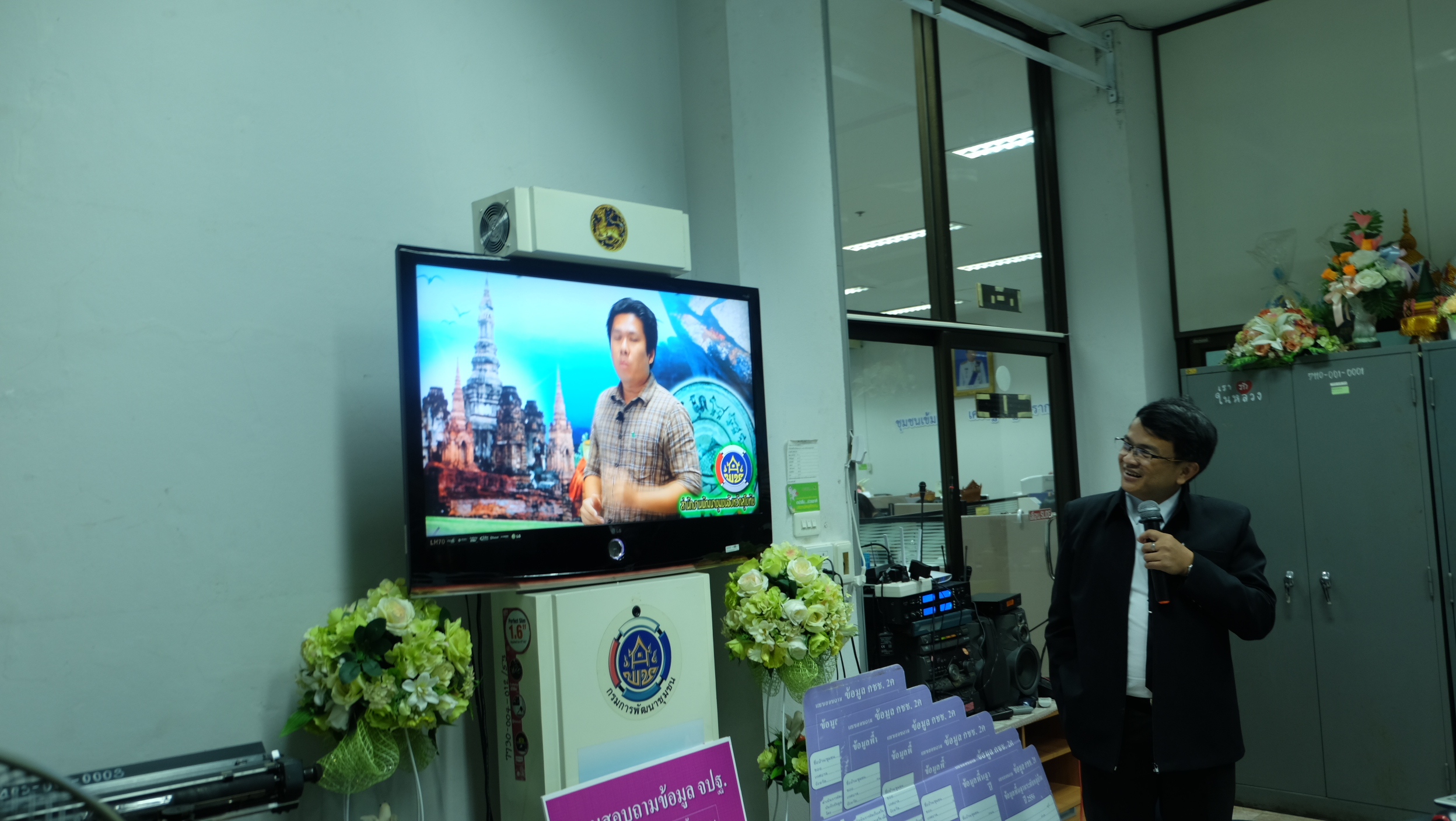 #สุโขทัย ดินแดนแห่งความสุข #วันที่ 17-18 ตุลาคม  2559 กลุ่มงานสารสนเทศการพัฒนาชุมชนจังหวัดสุโขทัย นักวิชาการพัฒนาชุมชนทั้ง 9 อำเภอ ของจังหวัดสุโขทัย ได้ฝึกปฏิบัติจริงวิธีการตัดต่อสื่อวีดีโอ การถ่ายภาพเคลื่อนไหว การลงข่าวผ่าน Social network เพื่อสนับสนุน