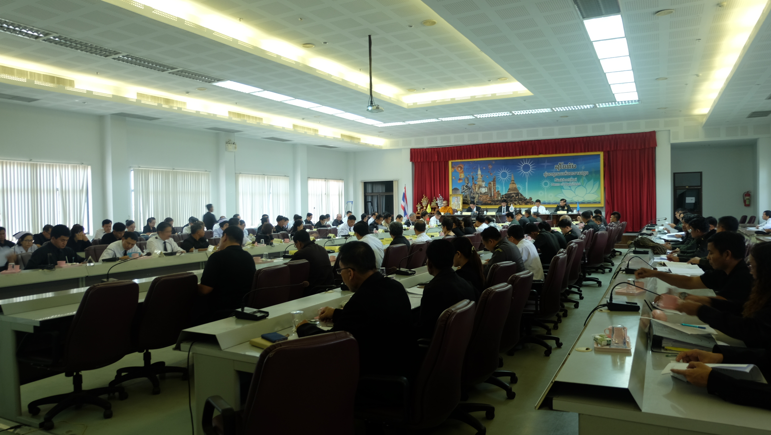 #สุโขทัย ดินแดนแห่งความสุข #วันที่ 19 ตุลาคม  2559 นายสุวิน  พึ่งเงิน  พัฒนาการจังหวัดสุโขทัย ร่วมประชุมเพื่อเตรียมการรับเสด็จสมเด็จพระเทพรัตนราชสุดา สยามบรมราชกุมารี ที่ได้เสด็จพระราชดำเนินถวายพระกฐินสภากาชาดไทย ณ วัดศรีชุม ต.เมืองเก่า อำเภอเมืองสุโขทัย