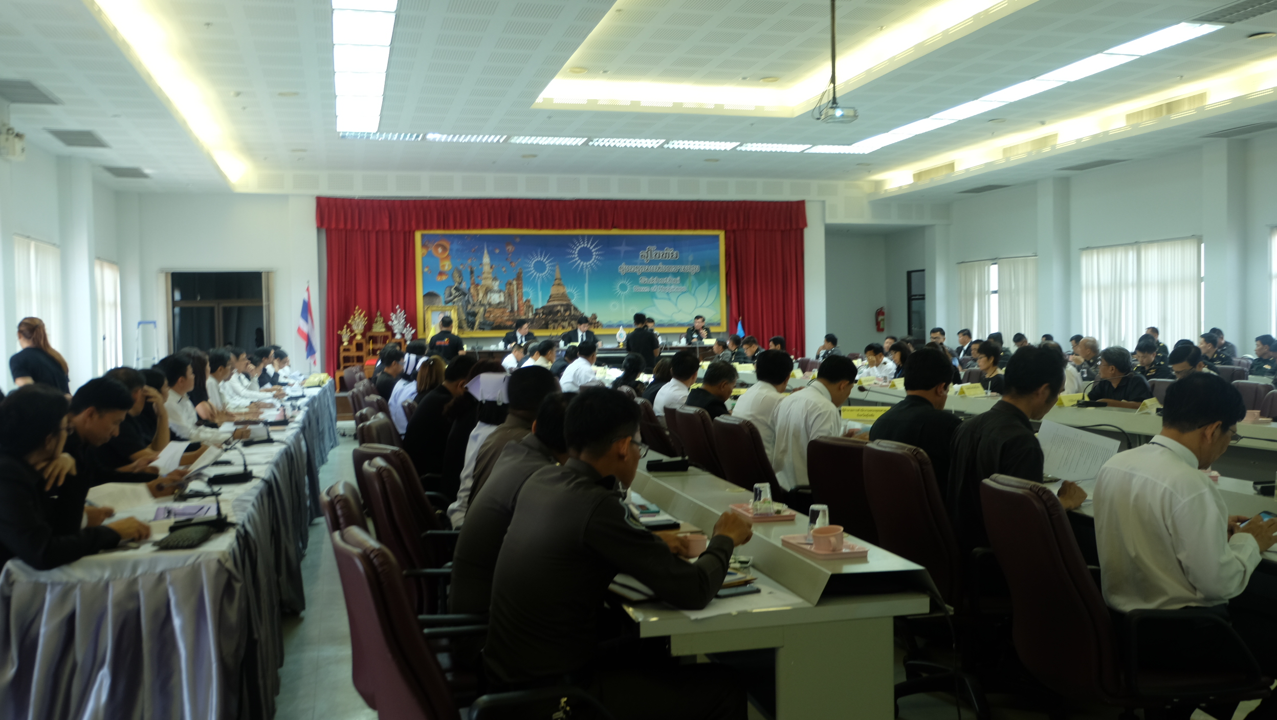 #สุโขทัย ดินแดนแห่งความสุข #วันที่ 19 ตุลาคม  2559 นายสุวิน  พึ่งเงิน  พัฒนาการจังหวัดสุโขทัย ร่วมประชุมเพื่อเตรียมการรับเสด็จสมเด็จพระเทพรัตนราชสุดา สยามบรมราชกุมารี ที่ได้เสด็จพระราชดำเนินถวายพระกฐินสภากาชาดไทย ณ วัดศรีชุม ต.เมืองเก่า อำเภอเมืองสุโขทัย