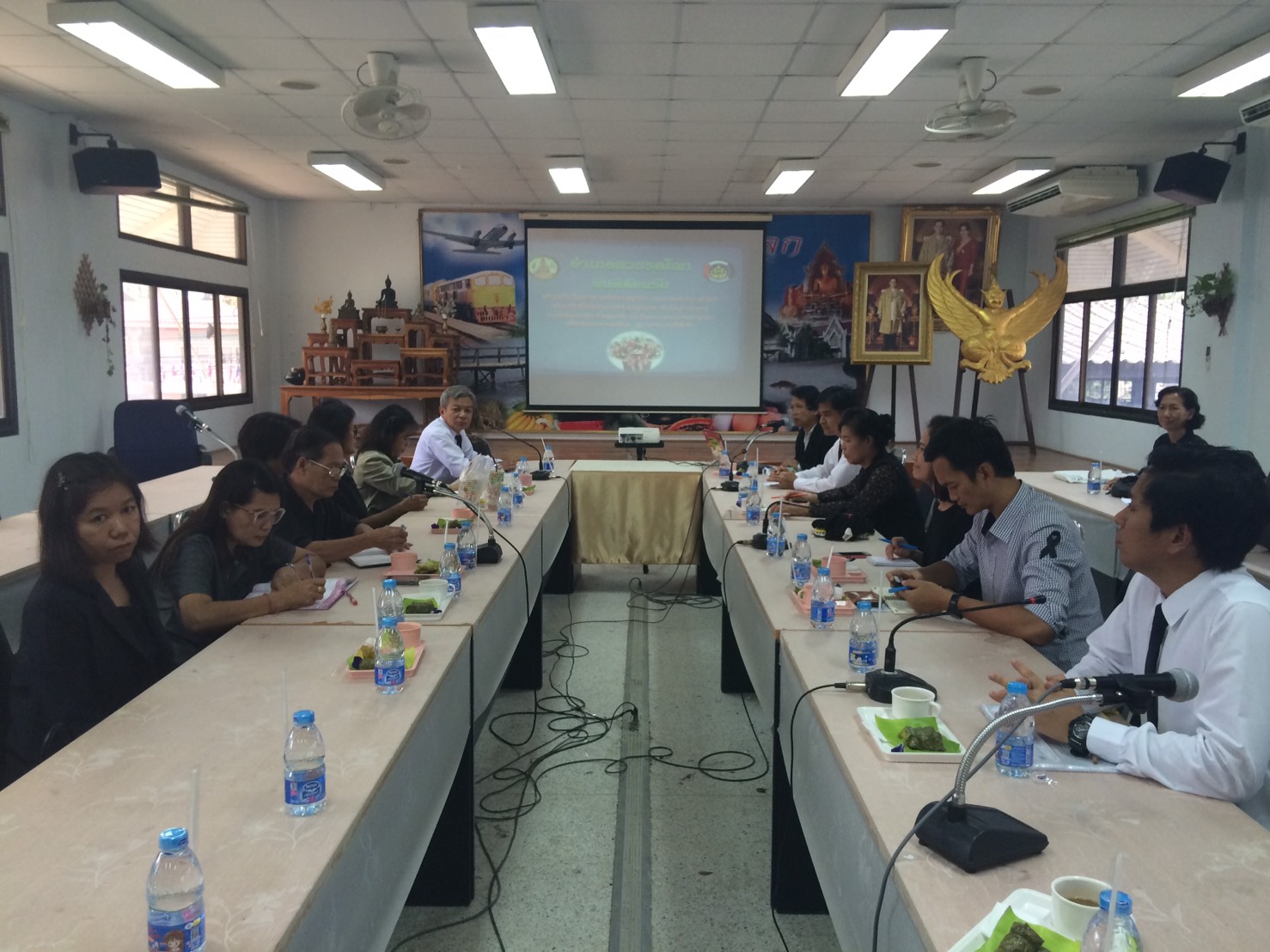 #สุโขทัย ดินแดนแห่งความสุข #วันที่ 20 ตุลาคม 2559 เวลา 13.30 น. นายสุวิน พึ่งเงิน พัฒนาการจังหวัดสุโขทัย มอบหมายให้นายประนทต์ ปัจฉิม หัวหน้ากลุ่มงานส่งเสริมการพัฒนาชุมชน สพจ.สุโขทัยได้นำ นายทองคูณ  บุญศร ผู้อำนวยการกลุ่มงานมาตรฐานการพัฒนาชุมชน คุณระเบียบ