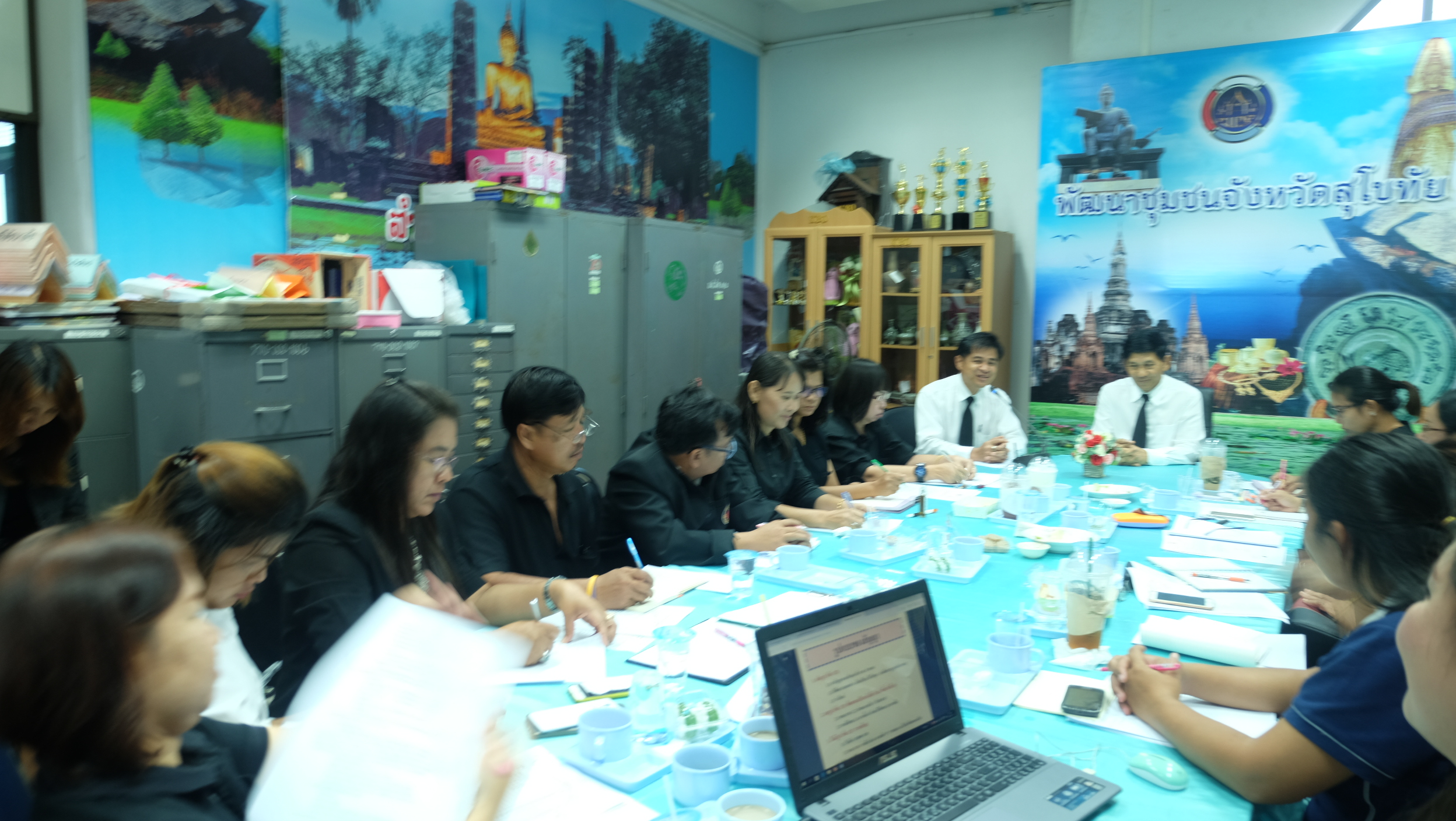 #สุโขทัย ดินแดนแห่งความสุข #วันที่ 20 ตุลาคม  2559  นายสุวิน พึ่งเงิน พัฒนาการจังหวัดสุโขทัย ได้นำนายทองคูณ  บุญศร ผู้อำนวยการกลุ่ม
งานมาตรฐานการพัฒนาชุมชน  สำนักเสริมสร้างความเข้มแข็งชุมชน กรมการพัฒนาชุมชน และบริษัท การบินกรุงเทพ จำกัด (มหาชน)โดยคุณเนา