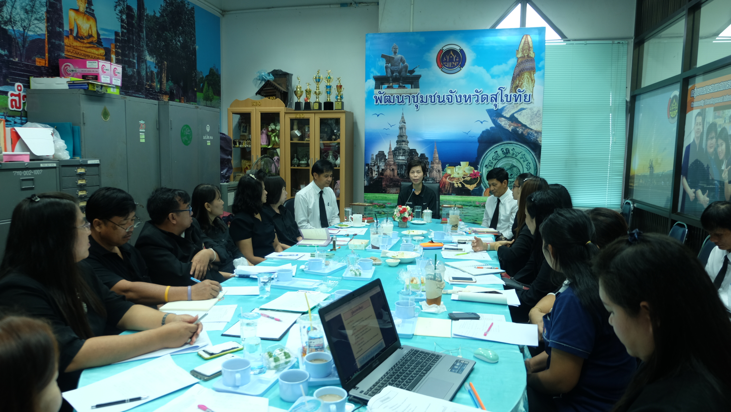 #สุโขทัย ดินแดนแห่งความสุข #วันที่ 20 ตุลาคม  2559  นายสุวิน พึ่งเงิน พัฒนาการจังหวัดสุโขทัย ได้นำนายทองคูณ  บุญศร ผู้อำนวยการกลุ่ม
งานมาตรฐานการพัฒนาชุมชน  สำนักเสริมสร้างความเข้มแข็งชุมชน กรมการพัฒนาชุมชน และบริษัท การบินกรุงเทพ จำกัด (มหาชน)โดยคุณเนา