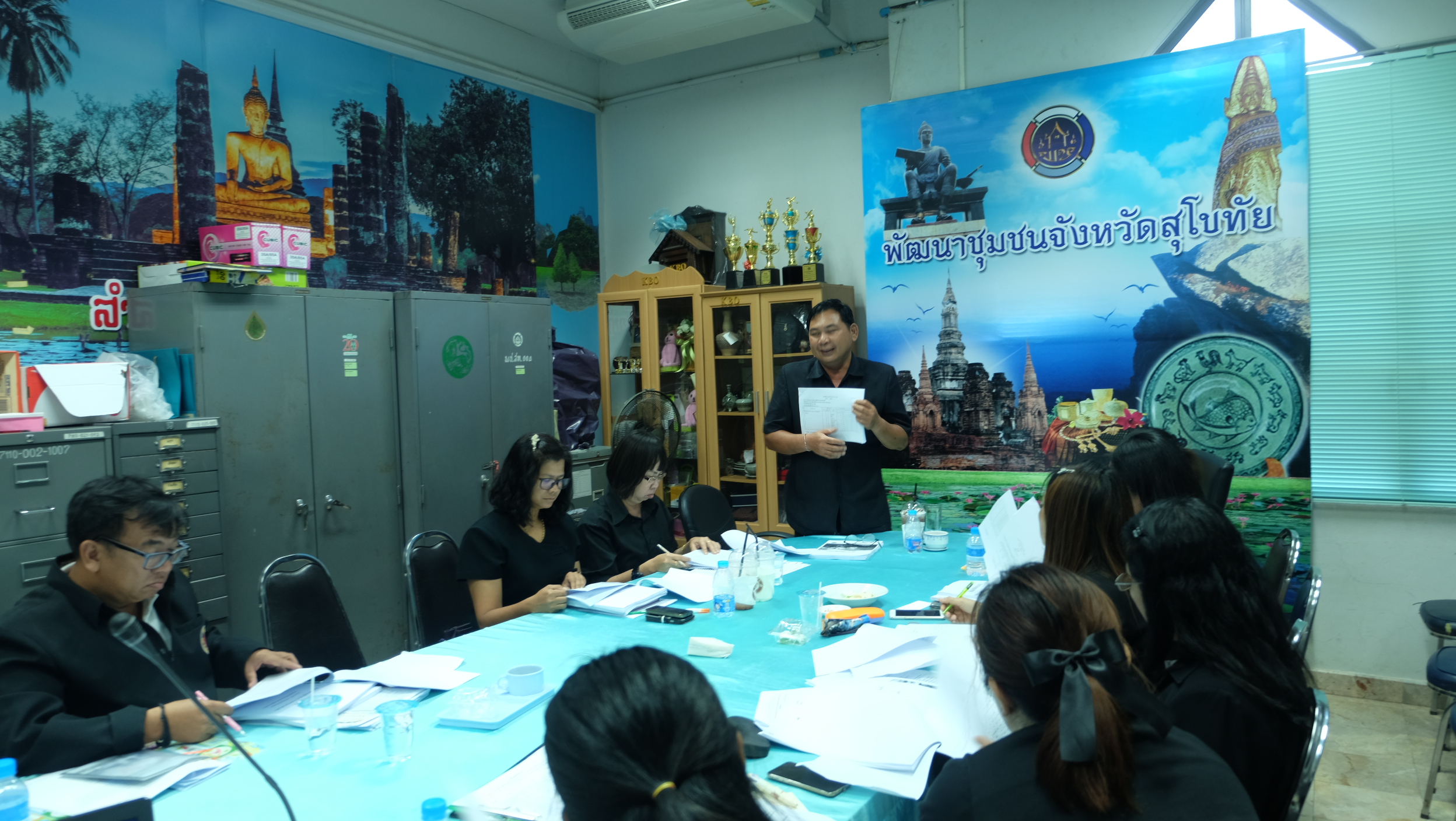 #สุโขทัย ดินแดนแห่งความสุข #วันที่ 20 ตุลาคม  2559  นายสุวิน พึ่งเงิน พัฒนาการจังหวัดสุโขทัย ได้มอบหมายให้นายอลงกต  สุขเกตุ นักวิชาการพัฒนาชุมชนชำนาญการ  ได้มาชี้แจงเรื่องการอนุมัติโครงการในปีงบประมาณ 2560 แก่นักวิชาการพัฒนาชุมชนของจังหวัดสุโขทัย ซี่งเข้