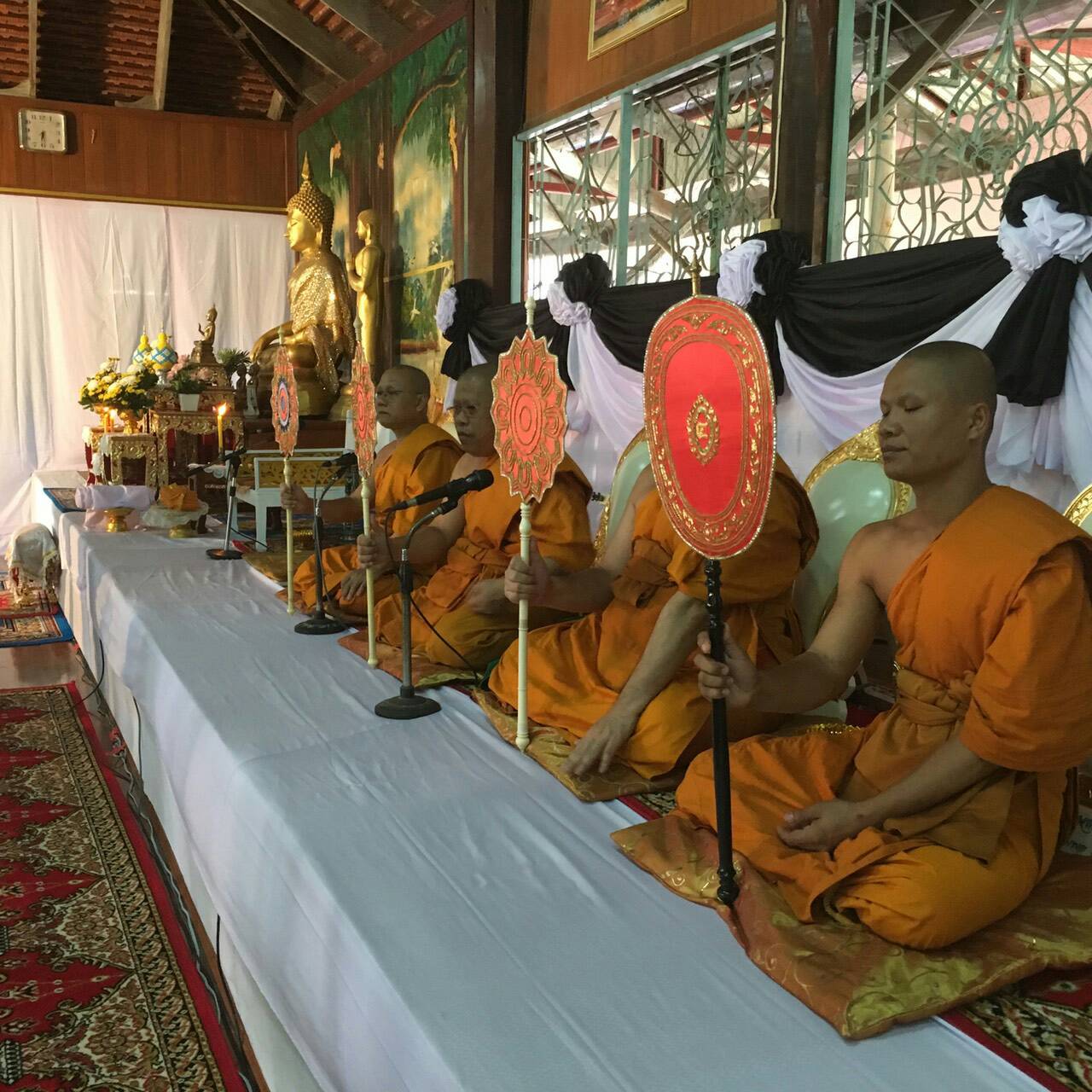 #สุโขทัย ดินแดนแห่งความสุข #พสกนิกรชาวจังหวัดสุโขทัย ทุกหมู่เหล่า ร่วมพิธีบำเพ็ญพระราชกุศลสัตตมวาร ครบรอบ 7 วัน ถวายเพื่อเป็นพระราชกุศลแด่พระบาทสมเด็จพระปรมินทร มหาภูมิพลอดุลยเดช
 วันนี้ 19 ตุลาคม 2559 เวลา 15.52 น. ณ ศาลาการเปรียญวัดไทยชุมพล  อ.เมือง จ.