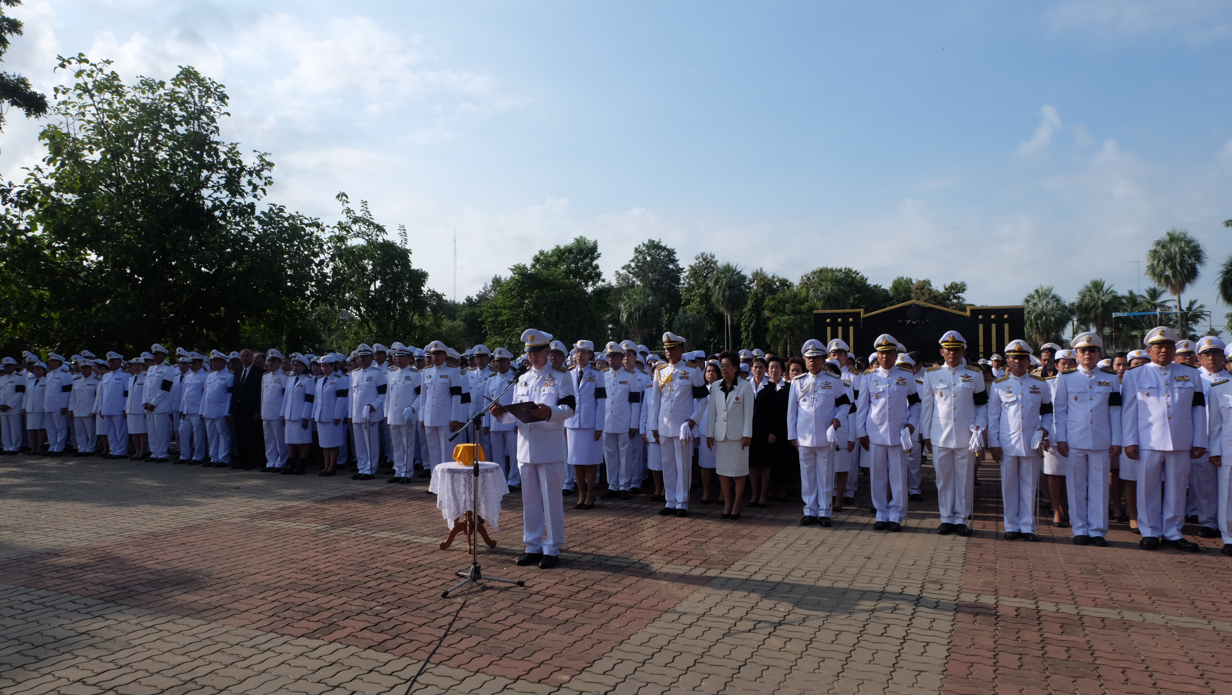 #สุโขทัย ดินแดนแห่งความสุข #วันที่ 23 ตุลาคม  2559 นายสุวิน  พึ่งเงิน  พัฒนาการจังหวัดสุโขทัย พร้อมด้วยข้าราชการสังกัดสำนักงานพัฒนาชุมชนจังหวัด/อำเภอ ร่วมพิธีวางพวงมาลาถวายราชสักการะพระบรมรูปพระบาทสมเด็จพระปรมินมหาจุฬาลงกรณ์ พระจุลจอมเกล้าเจ้าอยู่หัว เนื่