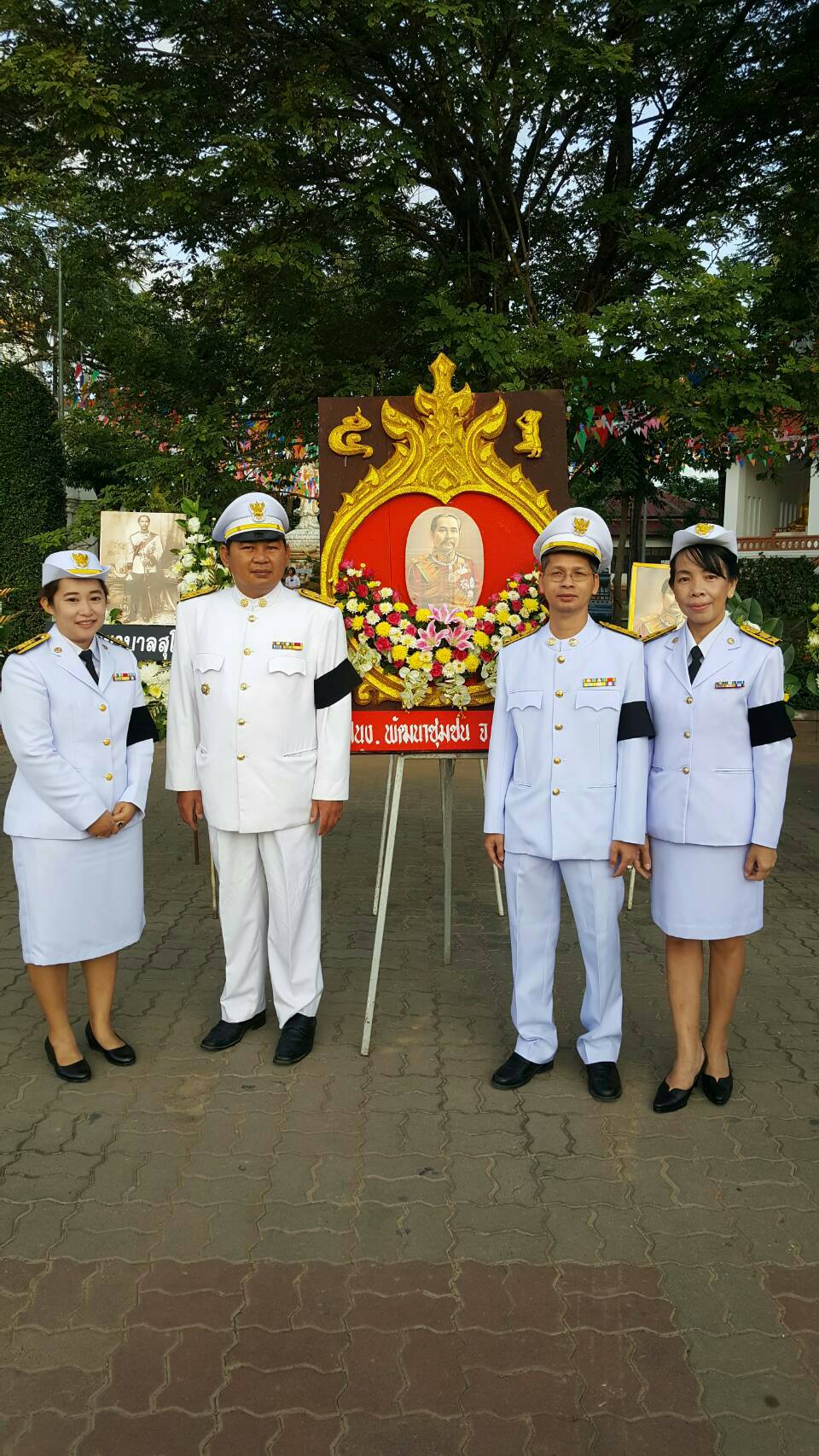 #สุโขทัย ดินแดนแห่งความสุข #วันที่ 23 ตุลาคม  2559 นายสุวิน  พึ่งเงิน  พัฒนาการจังหวัดสุโขทัย พร้อมด้วยข้าราชการสังกัดสำนักงานพัฒนาชุมชนจังหวัด/อำเภอ ร่วมพิธีวางพวงมาลาถวายราชสักการะพระบรมรูปพระบาทสมเด็จพระปรมินมหาจุฬาลงกรณ์ พระจุลจอมเกล้าเจ้าอยู่หัว เนื่