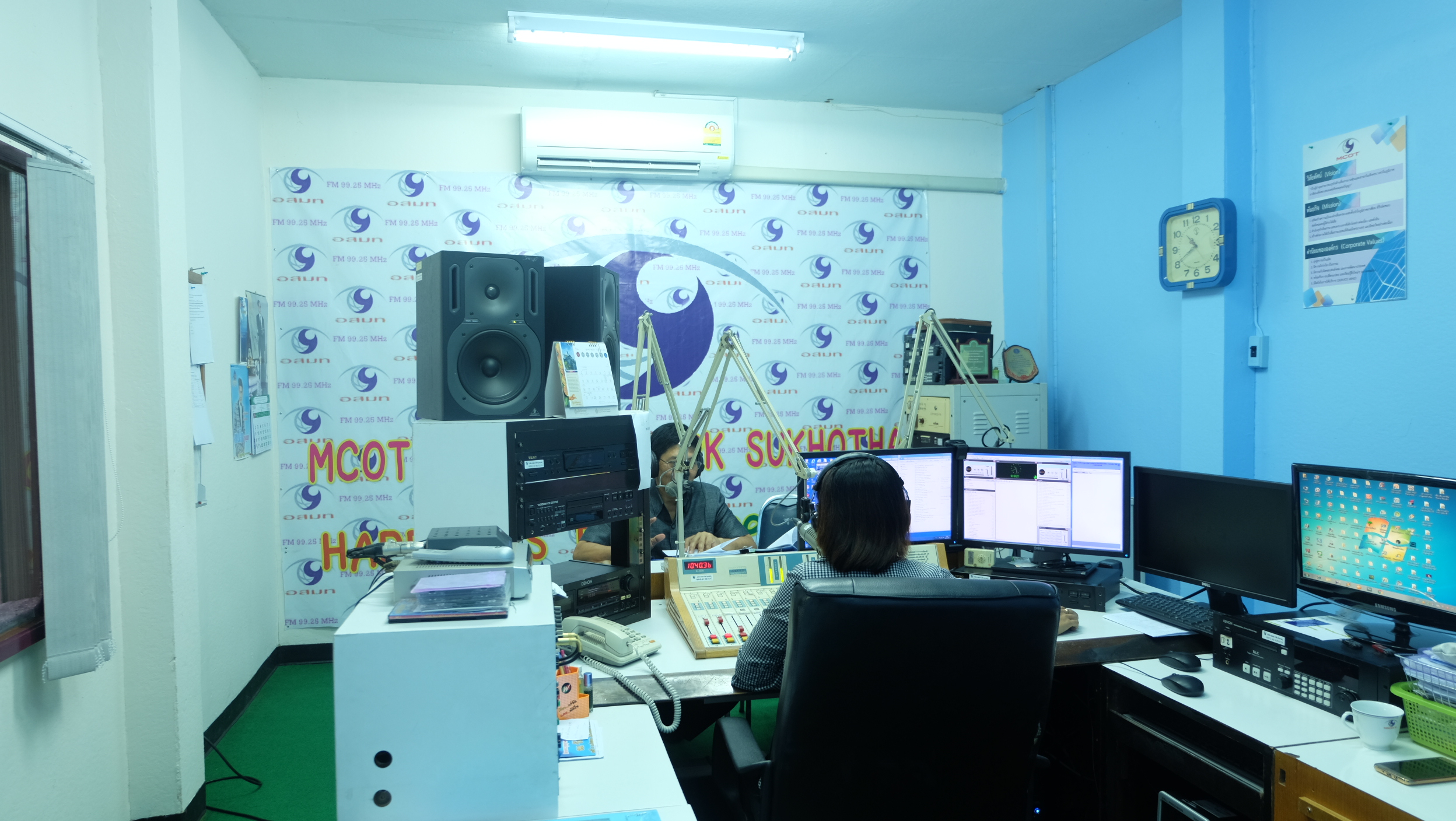 #สุโขทัย ดินแดนแห่งความสุข #วันที่ 26 ตุลาคม  2559 นายสุวิน  พึ่งเงิน  พัฒนาการจังหวัดสุโขทัย ให้สัมภาษณ์คุณนุศราภรณ์ รอดเที่ยง นักจัดการอาวุโสทางสถานีวิทยุอสมท. สุโขทัย ในเรื่องการบำเพ็ญกุศลสวดพระอภิธรรมถวายพระบรมศพ พระบาทสมเด็จพระปรมินทรมหาภูมิพลอดุลยเ