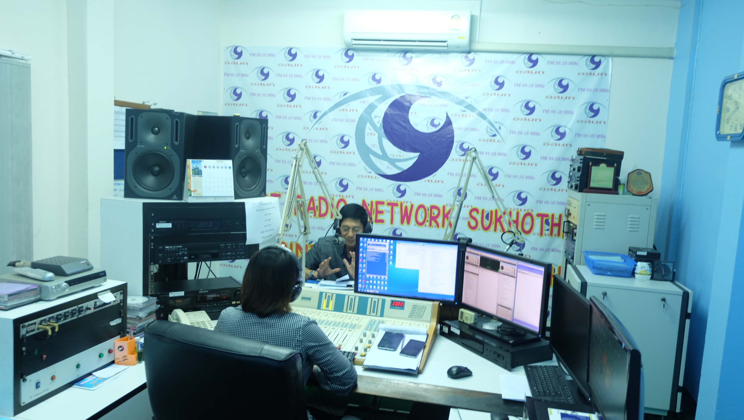 #สุโขทัย ดินแดนแห่งความสุข #วันที่ 26 ตุลาคม  2559 นายสุวิน  พึ่งเงิน  พัฒนาการจังหวัดสุโขทัย ให้สัมภาษณ์คุณนุศราภรณ์ รอดเที่ยง นักจัดการอาวุโสทางสถานีวิทยุอสมท. สุโขทัย ในเรื่องการบำเพ็ญกุศลสวดพระอภิธรรมถวายพระบรมศพ พระบาทสมเด็จพระปรมินทรมหาภูมิพลอดุลยเ