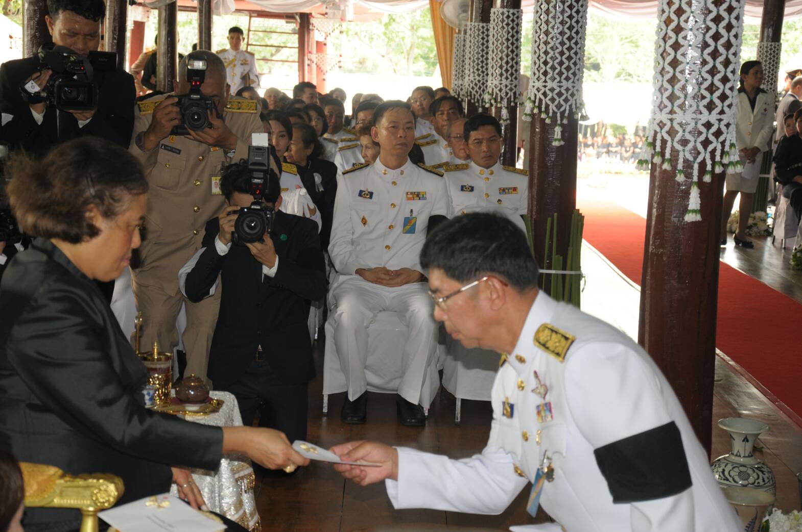 #สุโขทัย ดินแดนแห่งความสุข #เมื่อวานนี้ วันที่ 25 ตุลาคม 2559 นายอภิชาติ โตดิลกเวชช์ อธิบดีกรมการพัฒนาชุมชน มอบหมายให้ นายกิจจา       กาญจนะวีระ ผู้ตรวจราชการกรมการพัฒนาชุมชน เป็นผู้แทนกรมการพัฒนาชุมชนในการรับเสด็จสมเด็จพระเทพรัตนราชสุดาฯ   สยามบรมราชกุม