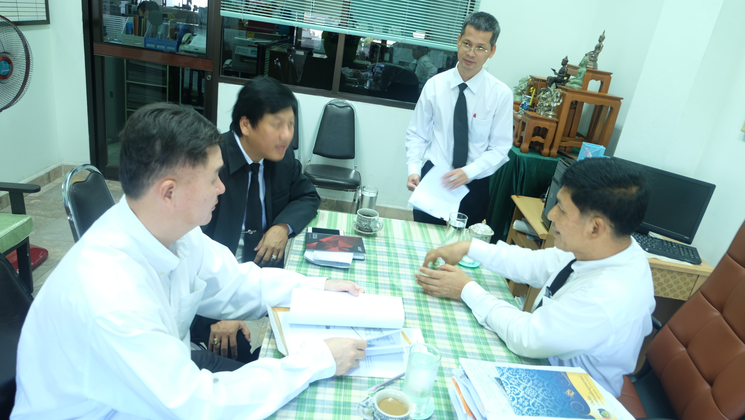 #สุโขทัย ดินแดนแห่งความสุข #วันที่ 27 ตุลาคม  2559 นายสุวิน  พึ่งเงิน  พัฒนาการจังหวัดสุโขทัยประชุมกรรมการบริษัทประรัฐรักสามัคคีจังหวัดสุโขทัย โดยมีการแต่งตั้งกรรมการผู้มีอำนาจลงนาม การเปิดบัญชีบริษัทประชารัฐรักสามัคคีจังหวัดสุโขทัย(วิสาหกิจเพื่อสังคม)จำก