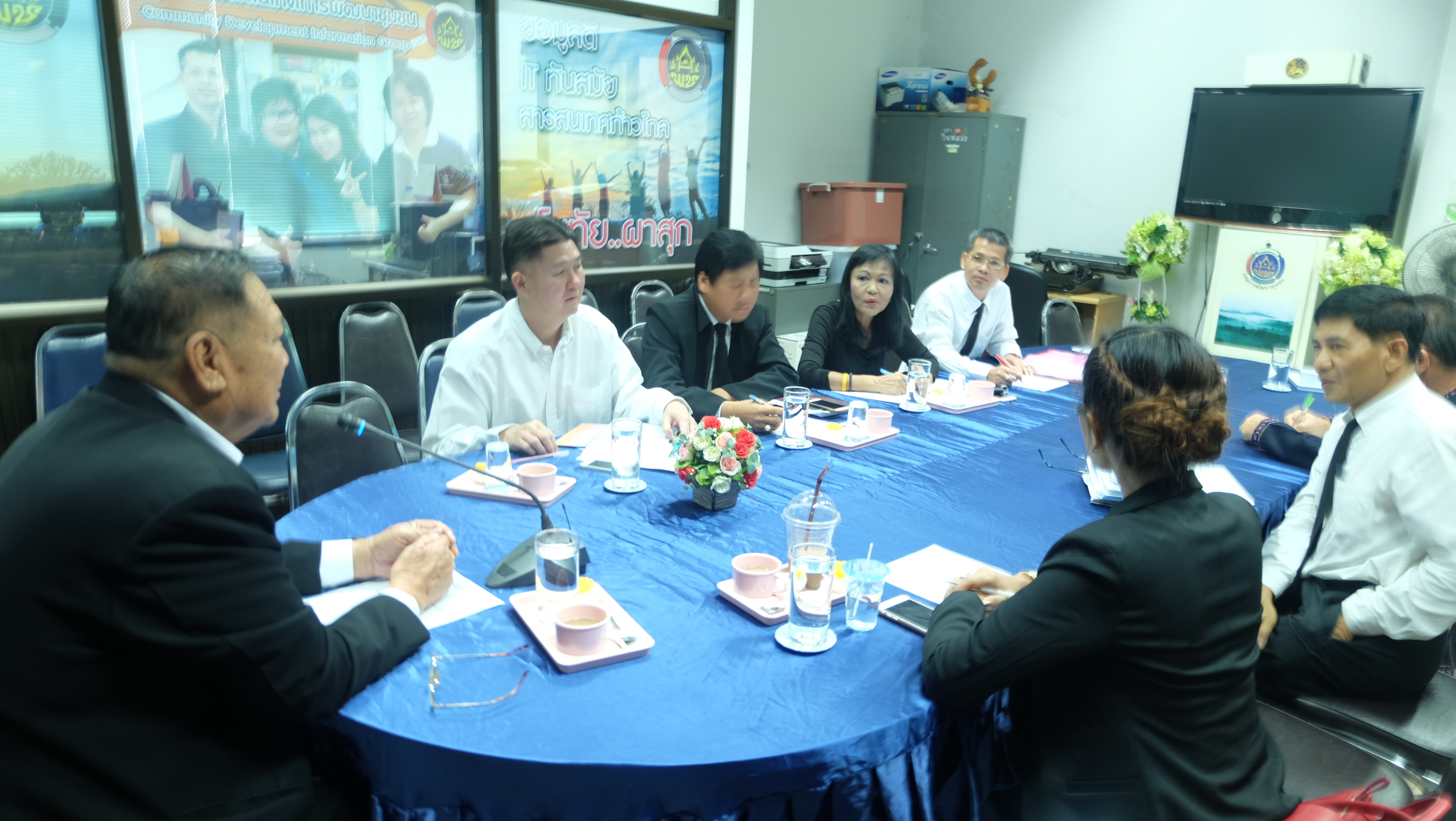 #สุโขทัย ดินแดนแห่งความสุข #วันที่ 27 ตุลาคม  2559 นายสุวิน  พึ่งเงิน  พัฒนาการจังหวัดสุโขทัยประชุมกรรมการบริษัทประรัฐรักสามัคคีจังหวัดสุโขทัย โดยมีการแต่งตั้งกรรมการผู้มีอำนาจลงนาม การเปิดบัญชีบริษัทประชารัฐรักสามัคคีจังหวัดสุโขทัย(วิสาหกิจเพื่อสังคม)จำก