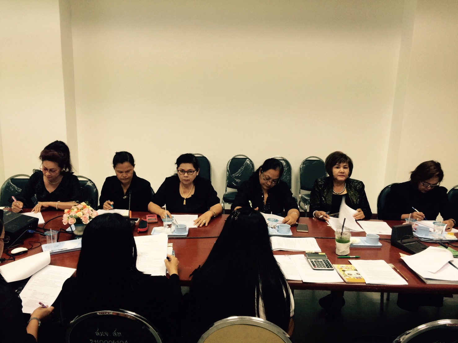 #สุโขทัย ดินแดนแห่งความสุข #วันที่ 27 ตุลาคม  2559 นายสุวิน  พึ่งเงิน พัฒนาการจังหวัดสุโขทัย มอบหมายให้นายประนทต์  ปัจฉิม หัวหน้ากลุ่มงานส่งเสริมการพัฒนาชุมชน เข้าประชุมคณะทำงานขับเคลื่อนกองทุนพัฒนาบทบาทสตรีจังหวัดสุโขทัย โดยมีประธานสตรีแต่ละอำเภอเข้าประ