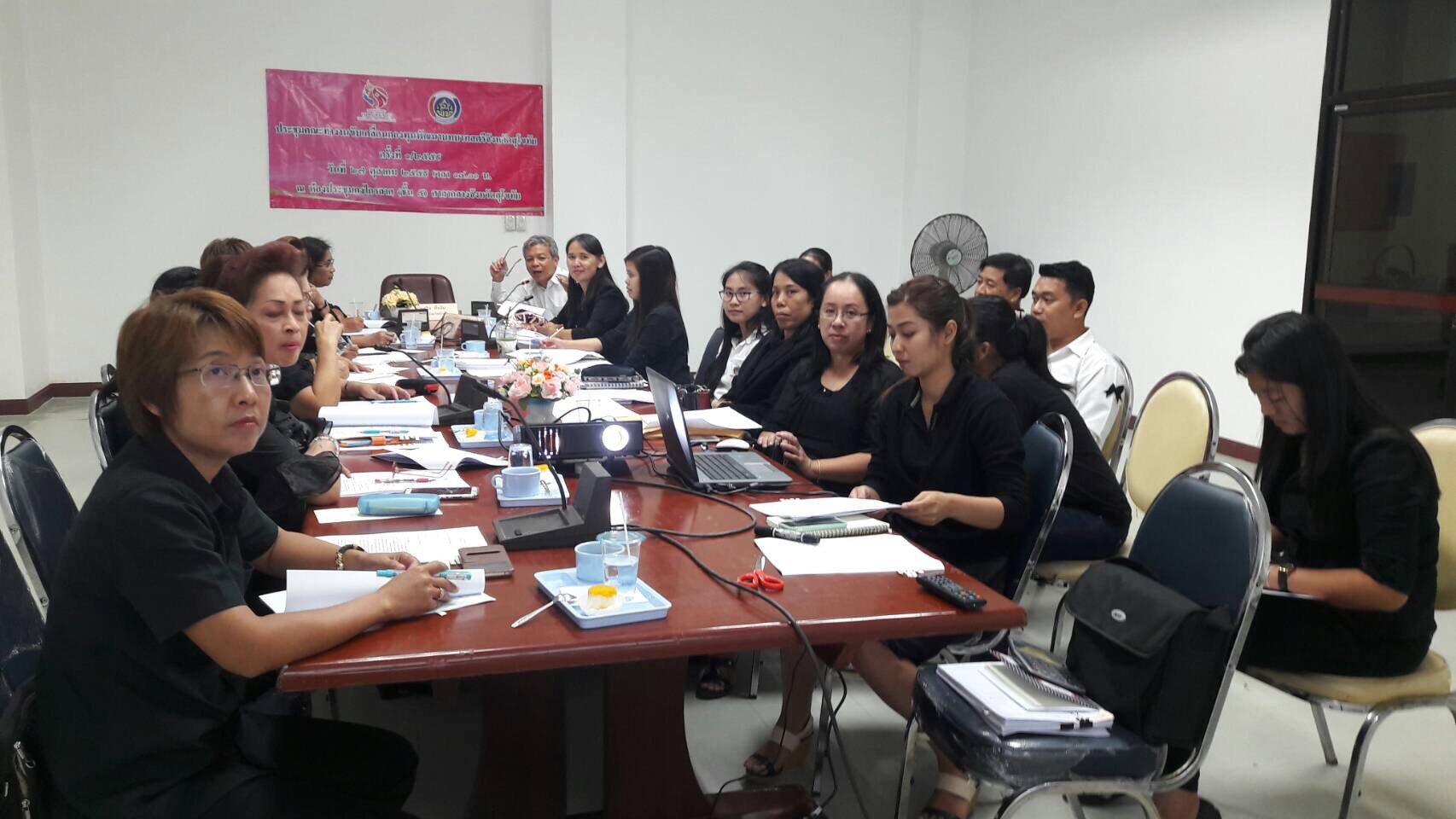 #สุโขทัย ดินแดนแห่งความสุข #วันที่ 27 ตุลาคม  2559 นายสุวิน  พึ่งเงิน พัฒนาการจังหวัดสุโขทัย มอบหมายให้นายประนทต์  ปัจฉิม หัวหน้ากลุ่มงานส่งเสริมการพัฒนาชุมชน เข้าประชุมคณะทำงานขับเคลื่อนกองทุนพัฒนาบทบาทสตรีจังหวัดสุโขทัย โดยมีประธานสตรีแต่ละอำเภอเข้าประ