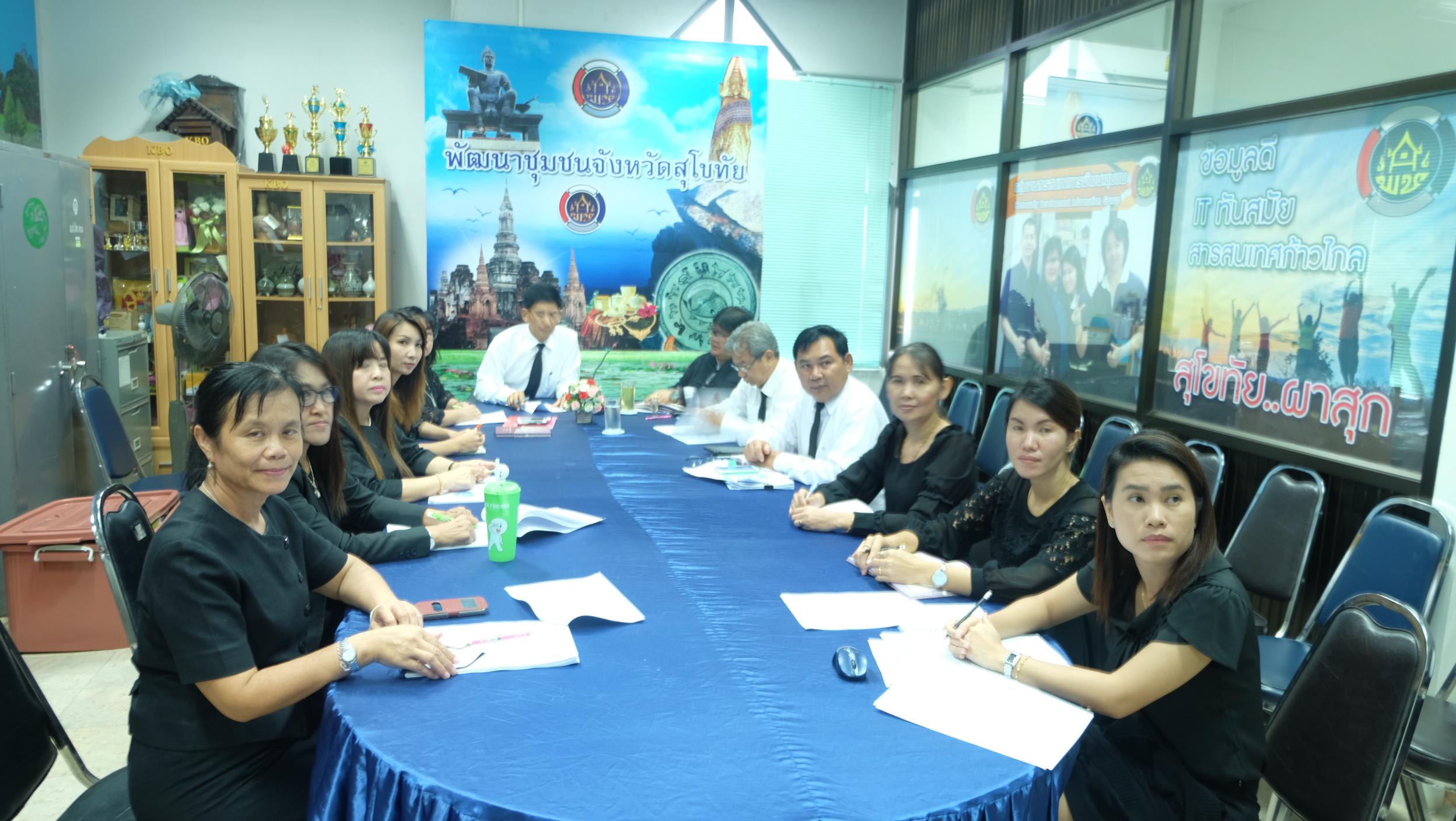 #สุโขทัย ดินแดนแห่งความสุข #วันที่ 28 ตุลาคม  2559 นายสุวิน    พึ่งเงิน  พัฒนาการจังหวัดสุโขทัยพร้อมด้วยหัวหน้ากลุ่มงานฯ หัวหน้าฝ่ายฯ นักวิชาการฯ และเจ้าหน้าที่พัฒนาชุมชนจังหวัดสุโขทัย ร่วมรับฟังการประชุมกรมการพัฒนาชุมชน ครั้งที่ 10/2559 ผ่านระบบการประชุ