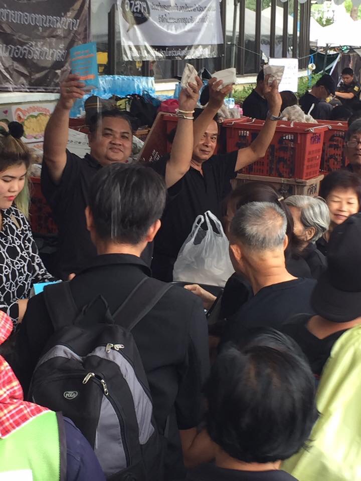 #สุโขทัย ดินแดนแห่งความสุข #เมื่อวันที่  29  ตุลาคม  2559  ท่านทวีป บุตรโพธิ์  รองอธิบดีกรมการพัฒนาขุมชน ที่กรุณาเดินทางไปเยี่ยมให้กำลังใจคณะของจังหวัดสุโขทัย วันนี้ ณ ท้องสนามหลวง