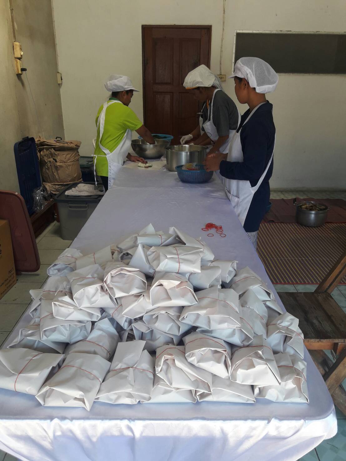 #สุโขทัย ดินแดนแห่งความสุข #เมื่อวันที่  29  ตุลาคม  2559  ท่านทวีป บุตรโพธิ์  รองอธิบดีกรมการพัฒนาขุมชน ที่กรุณาเดินทางไปเยี่ยมให้กำลังใจคณะของจังหวัดสุโขทัย วันนี้ ณ ท้องสนามหลวง