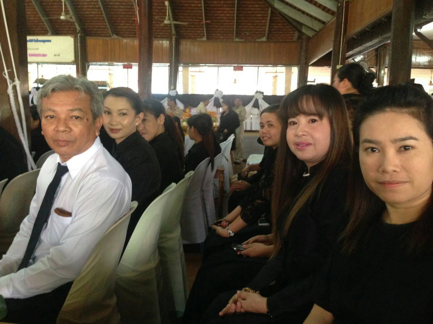 #สุโขทัย ดินแดนแห่งความสุข #เมื่อวันที่  29  ตุลาคม  2559  เวลา15.30น.  นายประนทต์  ปัจฉิม  หัวหน้ากลุ่มงานส่งเสริมการพัฒนาชุมชน พร้อมด้วยนักวิชาการพัฒนาชุมชน  เจ้าหน้าที่พัฒนาชุมชน ร่วมพิธีบำเพ็ญกุศลถวายแด่พระบาทสมเด็จพระปรมินทรมหาภูมิพล อดุลยเดช ในพระบร