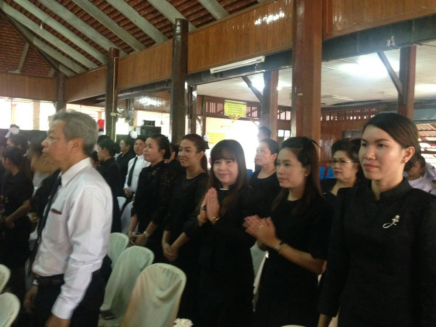 #สุโขทัย ดินแดนแห่งความสุข #เมื่อวันที่  29  ตุลาคม  2559  เวลา15.30น.  นายประนทต์  ปัจฉิม  หัวหน้ากลุ่มงานส่งเสริมการพัฒนาชุมชน พร้อมด้วยนักวิชาการพัฒนาชุมชน  เจ้าหน้าที่พัฒนาชุมชน ร่วมพิธีบำเพ็ญกุศลถวายแด่พระบาทสมเด็จพระปรมินทรมหาภูมิพล อดุลยเดช ในพระบร