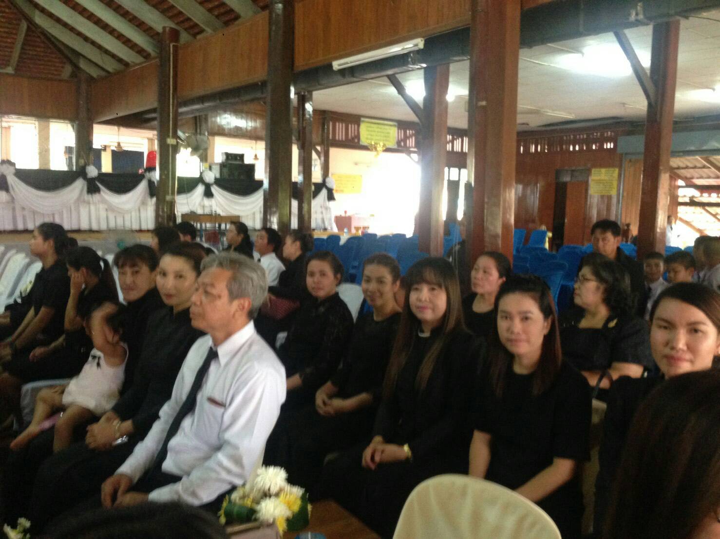 #สุโขทัย ดินแดนแห่งความสุข #เมื่อวันที่  29  ตุลาคม  2559  เวลา15.30น.  นายประนทต์  ปัจฉิม  หัวหน้ากลุ่มงานส่งเสริมการพัฒนาชุมชน พร้อมด้วยนักวิชาการพัฒนาชุมชน  เจ้าหน้าที่พัฒนาชุมชน ร่วมพิธีบำเพ็ญกุศลถวายแด่พระบาทสมเด็จพระปรมินทรมหาภูมิพล อดุลยเดช ในพระบร