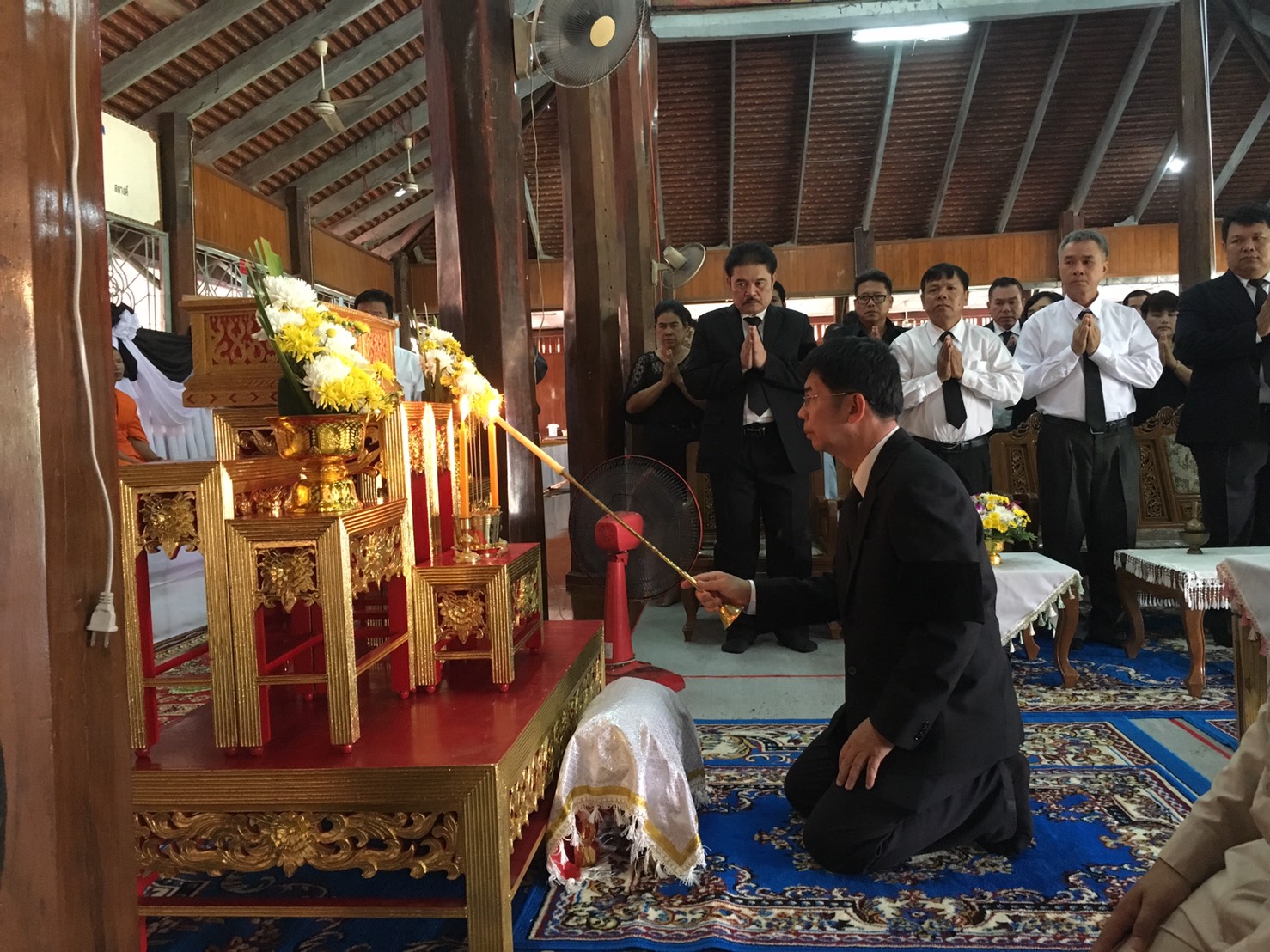 #สุโขทัย ดินแดนแห่งความสุข #เมื่อวันที่ ๓๐ ตุลาคม ๒๕๕๙ เวลา ๑๕.๕๒ น. นายปิติ แก้วสลับสี ผู้ว่าราชการจังหวัดสุโขทัย เป็นประธานในพิธีบำเพ็ญกุศลสวดพระอภิธรรมถวายพระบรมศพ พระบาทสมเด็จพระปรมินทรมหาภูมิพลอดุลยเดช ณ ศาลาการเปรียญวัดไทยชุมพล ตำบลธานี อำเภอเมืองส