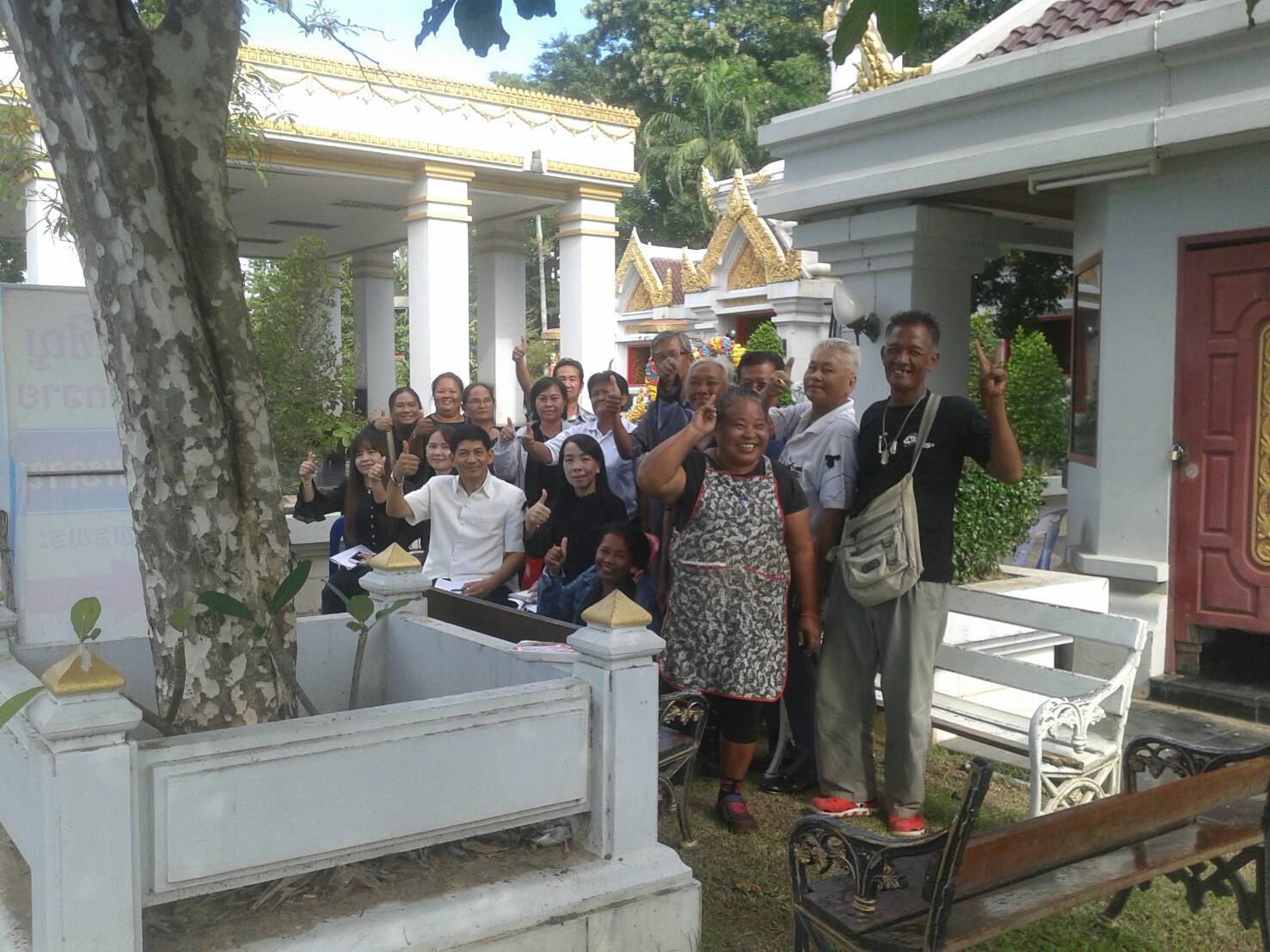 #สุโขทัย ดินแดนแห่งความสุข #นำเรียนผู้บังคับบัญชาเพื่อโปรดทราบ
วันที่ 2 พฤศจิกายน  2559 นายสุวิน  พึ่งเงิน  พัฒนาการจังหวัดสุโขทัย พร้อมด้วยนักวิชาการพัฒนาชุมชนนักจัดการงานทั่วไป ชำนาญการ สำนักงานพัฒนาชุมชนจังหวัดสุโขทัย ได้ประชุมแม่ค้าบริเวณศาลพระแม่ย่า