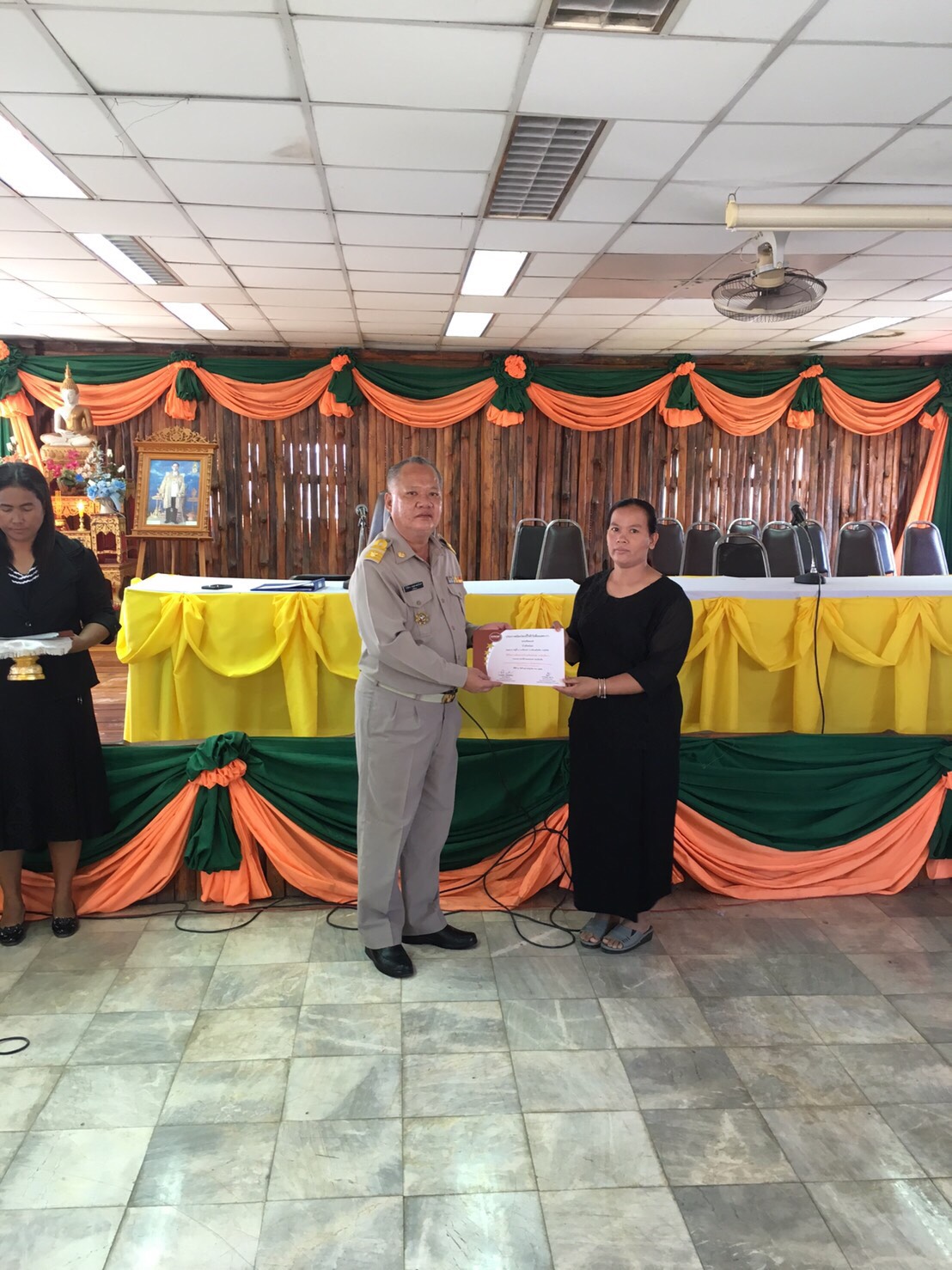 #สุโขทัย ดินแดนแห่งความสุข #วันที่ 2 พฤศจิกายน  2559  นายบรรพจน์ จันทร์งาม  พัฒนาการอำเภอเมืองสุโขทัย เข้าประชุมชี้แจงข้อราชการ ที่ประชุมกำนัน ผู้ใหญ่บ้าน  ณ ห้องประชุมอำเภอเมืองสุโขทัย โดยมีนายวิเชียร อุนสาสนนันท์ นายอำเภอเมืองสุโขทัย เป็นประธาน และมอบป