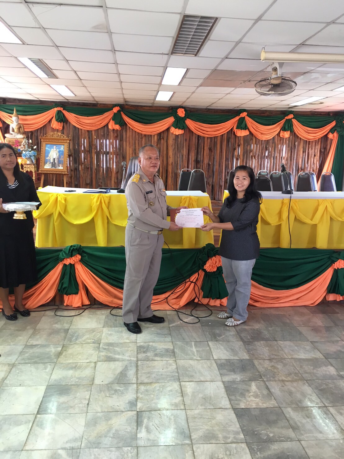 #สุโขทัย ดินแดนแห่งความสุข #วันที่ 2 พฤศจิกายน  2559  นายบรรพจน์ จันทร์งาม  พัฒนาการอำเภอเมืองสุโขทัย เข้าประชุมชี้แจงข้อราชการ ที่ประชุมกำนัน ผู้ใหญ่บ้าน  ณ ห้องประชุมอำเภอเมืองสุโขทัย โดยมีนายวิเชียร อุนสาสนนันท์ นายอำเภอเมืองสุโขทัย เป็นประธาน และมอบป