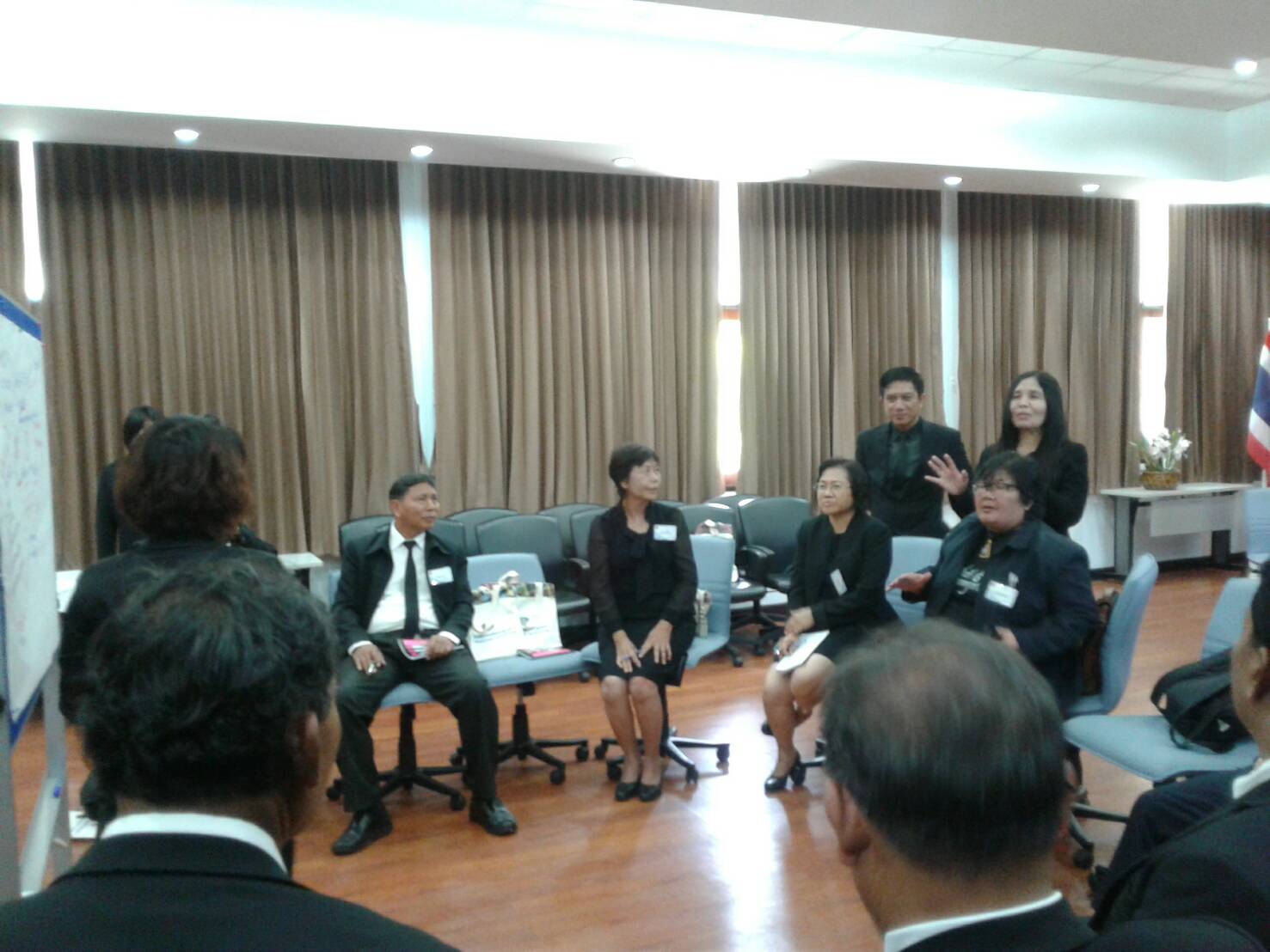 #สุโขทัย ดินแดนแห่งความสุข #วันที่ 2 พฤศจิกายน 2559 นายสุวิน   พึ่งเงิน พัฒนาการจังหวัดสุโขทัย มอบหมายให้นางสาวกฤษณา  กันทะสา หัวหน้ากลุ่มงานสารสนเทศการพัฒนาชุมชน และนางลำพา  สุขเกษม หัวหน้าฝ่ายอำนวยการ เข้ารับการประชุมฯเป็นวันที่ 3 ซึ่งวันนี้ ผอ.สถาบันกา