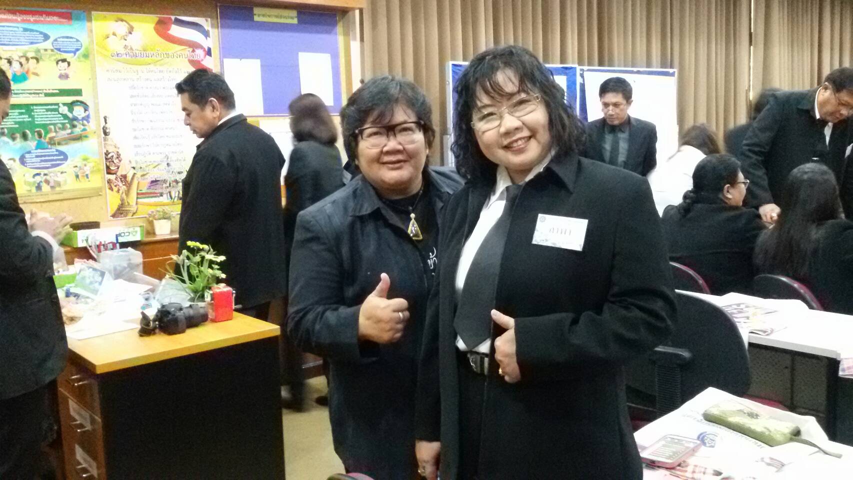 #สุโขทัย ดินแดนแห่งความสุข #วันที่ 2 พฤศจิกายน 2559 นายสุวิน   พึ่งเงิน พัฒนาการจังหวัดสุโขทัย มอบหมายให้นางสาวกฤษณา  กันทะสา หัวหน้ากลุ่มงานสารสนเทศการพัฒนาชุมชน และนางลำพา  สุขเกษม หัวหน้าฝ่ายอำนวยการ เข้ารับการประชุมฯเป็นวันที่ 3 ซึ่งวันนี้ ผอ.สถาบันกา