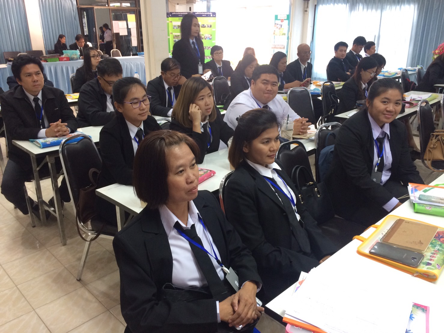 #สุโขทัย ดินแดนแห่งความสุข #นักวิชการพัฒนาชุมชน จังหวัดสุโขทัย เข้ารับการอบรมพัฒนากรระหว่างประจำการ ปี 2560 ณ ศูนย์ศึกษาและพัฒนาชุมชนพิษณุโลก ซึ่งวันนี้มีตัวแทนในการนำเสนอ การใช้เครื่องมือ vp วิเคราะห์เพื่อออกแบบสร้างคุณค่าให้ผลิตภัณฑ์/การบริการเพื่อประช