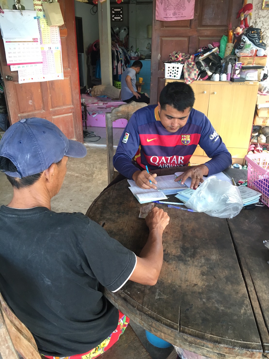 #สุโขทัย ดินแดนแห่งความสุข #  วันที่ 2 พฤศจิกายน  2559 นายบรรพต  จันทร์งาม พัฒนาการอำเภอเมืองสุโขทัย มอบหมายให้ นางสาวณัฐกานต์  เที่ยงมณี นักวิชาการพัฒนาชุมชนชำนาญการ ติดตามการดำเนินงานกลุ่มออมทรัพย์ฯ  ม.1 ต.บ้านสวน อำเภอเมืองสุโขทัย จังหวัดสุโขทัย (นางสา