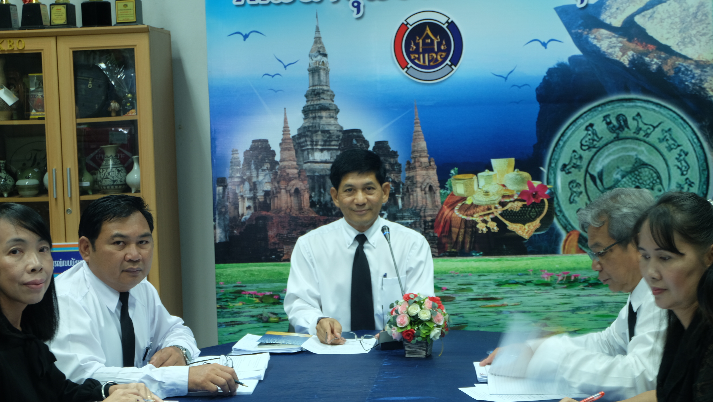 #สุโขทัย ดินแดนแห่งความสุข #วันที่ 3 พฤศจิกายน  2559 เวลา 09.00 น. นายสุวิน  พึ่งเงิน พัฒนาการจังหวัดสุโขทัย ได้ประชุมหัวหน้ากลุ่มงาน นักวิชาการพัฒนาชุมชน เพื่อขับเคลื่อนกิจกรรมตามยุทธศาสตร์กรมการพัฒนาชุมชน ปีงบประมาณ พ.ศ. 2560 ณ ห้องประชุมสำนักงานพัฒนาช