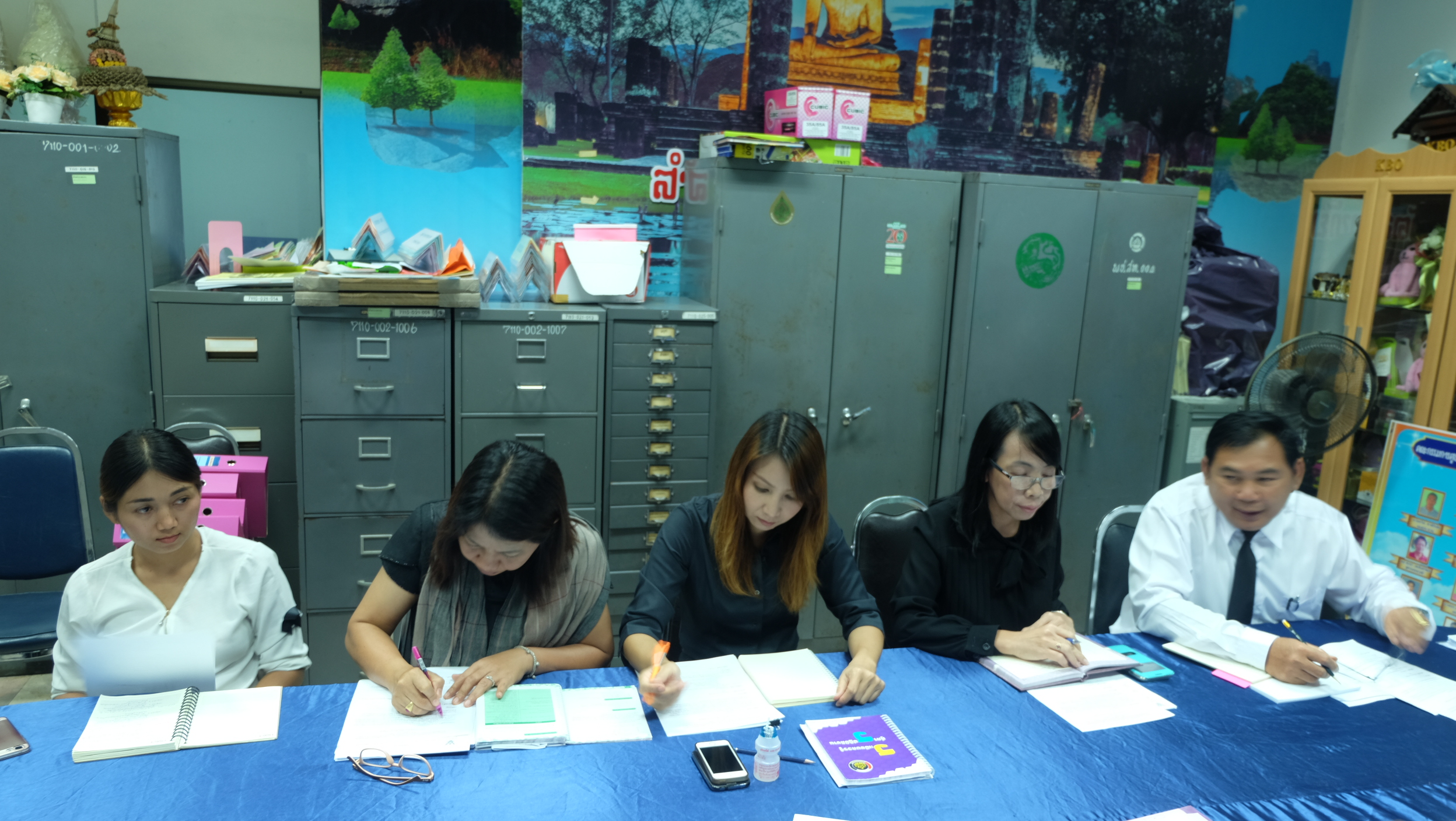 #สุโขทัย ดินแดนแห่งความสุข #วันที่ 3 พฤศจิกายน  2559 เวลา 09.00 น. นายสุวิน  พึ่งเงิน พัฒนาการจังหวัดสุโขทัย ได้ประชุมหัวหน้ากลุ่มงาน นักวิชาการพัฒนาชุมชน เพื่อขับเคลื่อนกิจกรรมตามยุทธศาสตร์กรมการพัฒนาชุมชน ปีงบประมาณ พ.ศ. 2560 ณ ห้องประชุมสำนักงานพัฒนาช