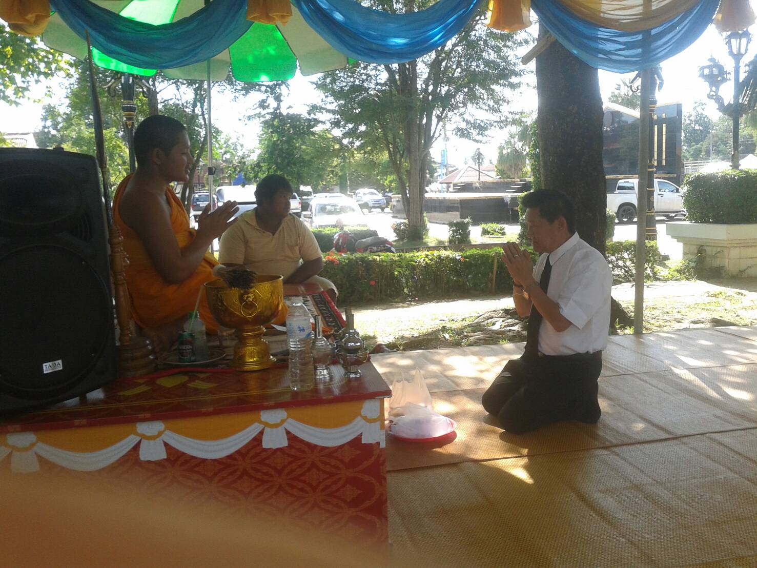 #สุโขทัย ดินแดนแห่งความสุข #ประชาชนและนักท่องเที่ยวเดินทางมากราบสักการะพระแม่ย่าและเก้าพระพุทธสุดแผ่นดิน พร้อมถวายสังฆทานแด่พระสงฆ์ รวมถึงร่วมอุดหนุนสินค้าOTOP ในร้านจำหน่ายสินค้าOTOP บริเวณศาลพระแม่ย่า (ข่าวโดย นางเพ็ญนภา  พุ่มสิโล นักจัดการงานทั่วไป ชำ