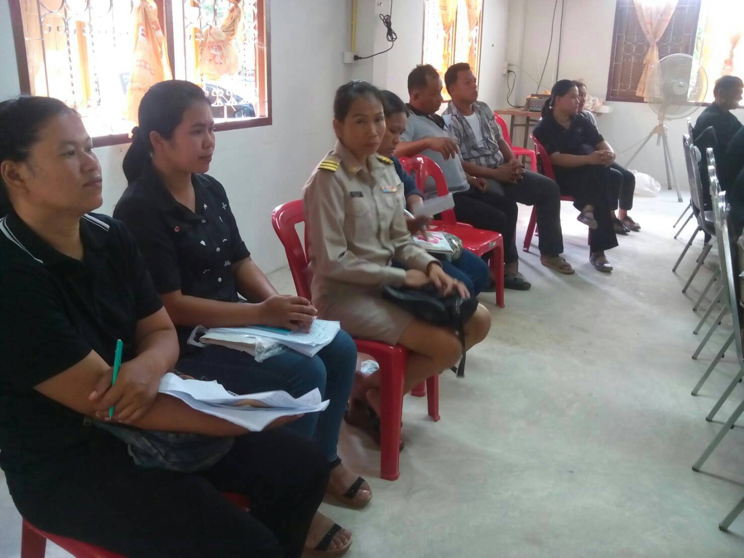 #สุโขทัย ดินแดนแห่งความสุข #วันที่ 2 พ.ย. 59 นางบังเอิญ เพชระบูรณิน พัฒนาการอำเภอสวรรคโลก  มอบหมายให้ นายอนุชา สุทธานุกูล นักวิชาการพัฒนาชุมชนชำนาญการ ร่วมประชุม ร่วมกับ กำนัน /ผญบ. ต.ในเมือง เพื่อ ทำความเข้าใจการดำเนินงานโครงการสัมมาชีพ การจัดเก็บข้อมู