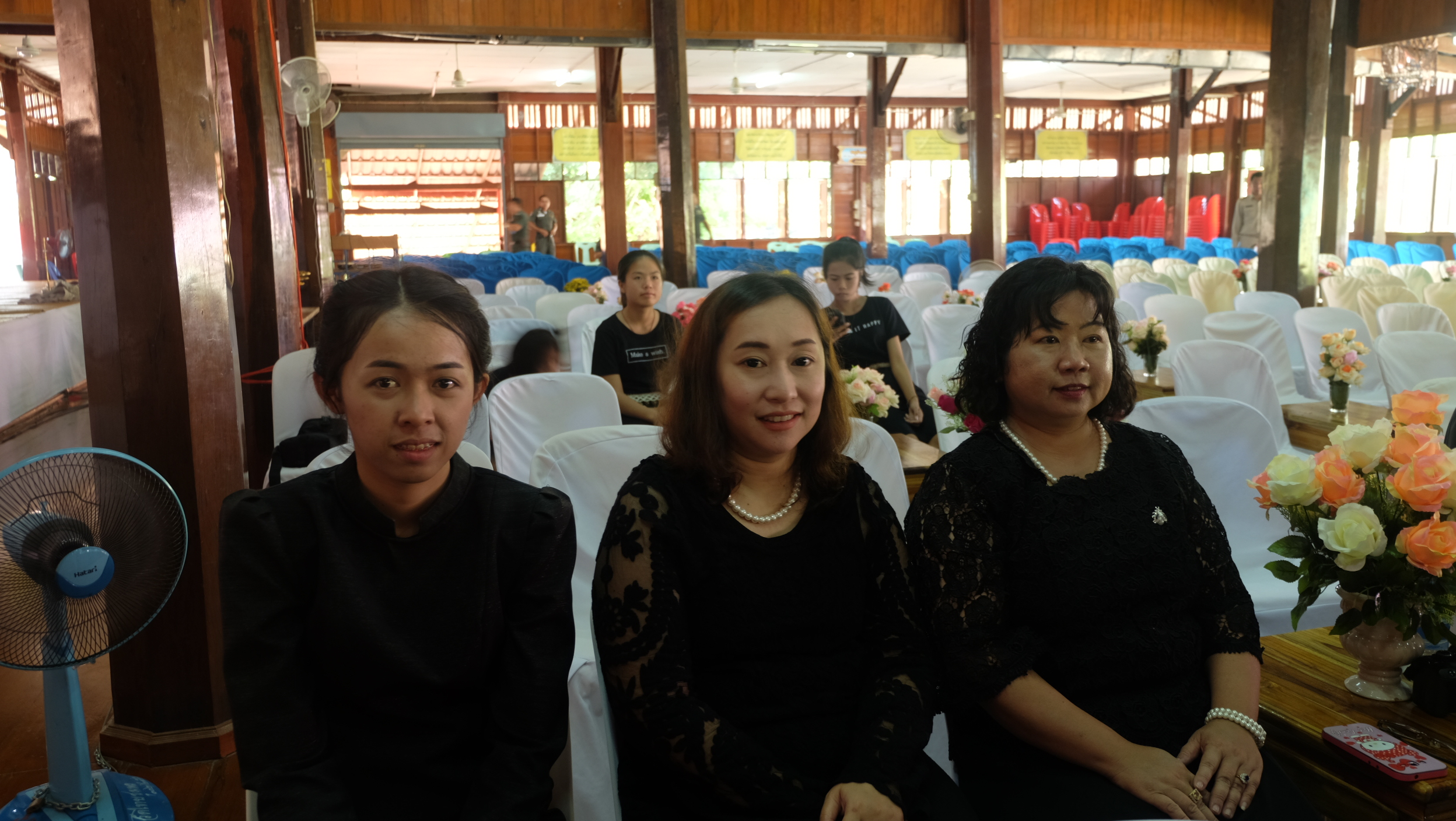 #สุโขทัย ดินแดนแห่งความสุข #วันที่ 6 พฤศจิกายน  2559 นางลำพา  สุขเกษม หัวหน้าฝ่ายอำนวยการ พร้อมด้วยเจ้าหน้าที่พัฒนาชุมชนจังหวัดสุโขทัย ร่วมพิธีบำเพ็ญกุศลถวายพระบรมศพ พระบาทสมเด็จพระปรมินทรมหาภูมิพลอดุลยเดช ณ วัดไทยชุมพล อ.เมืองสุโขทั