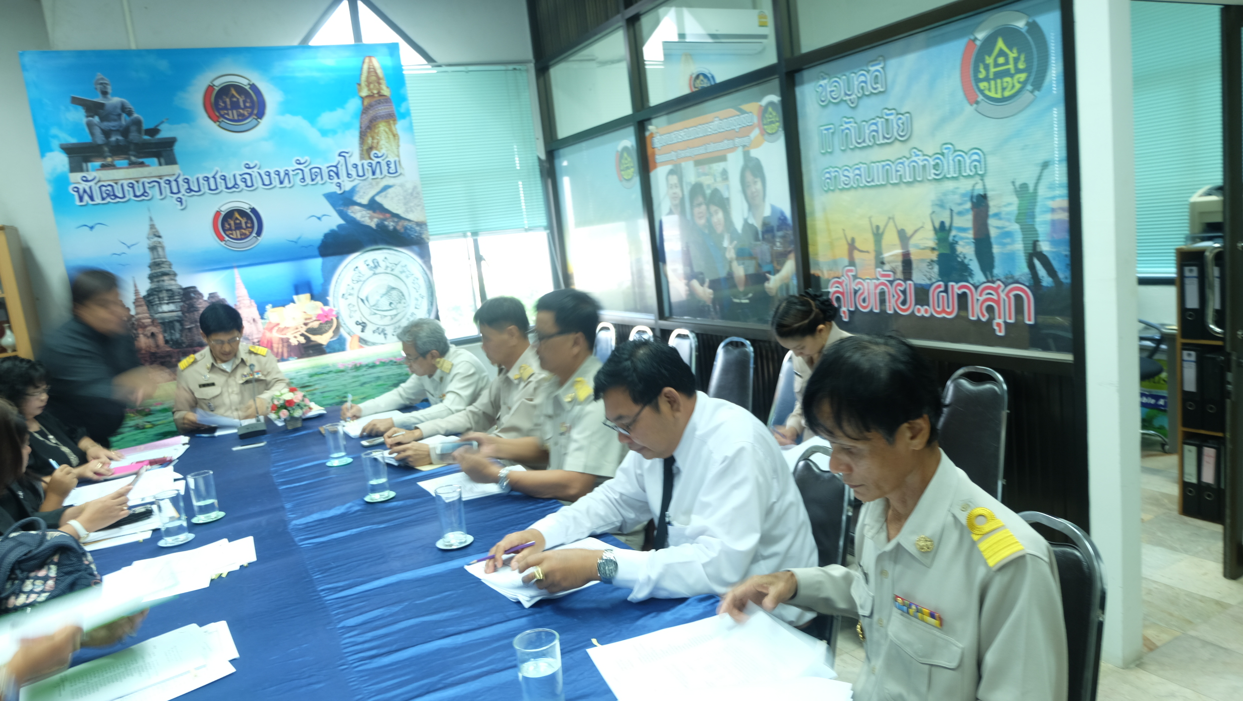 #สุโขทัย ดินแดนแห่งความสุข #วันที่ 7 พฤศจิกายน  2559 เวลา 12.30 น. นายสุวิน  พึ่งเงิน  พัฒนาการจังหวัดสุโขทัย ได้ประชุมพัฒนาการอำเภอ หัวหน้ากลุ่มงาน หัวหน้าฝ่าย นักวิชาการ ประจำเดือน พฤศจิกายน 2559 ครั้งที่ 14 /2559 ณ ห้องประชุมสำนักงานพัฒนาชุมชนจังหวัดสุ