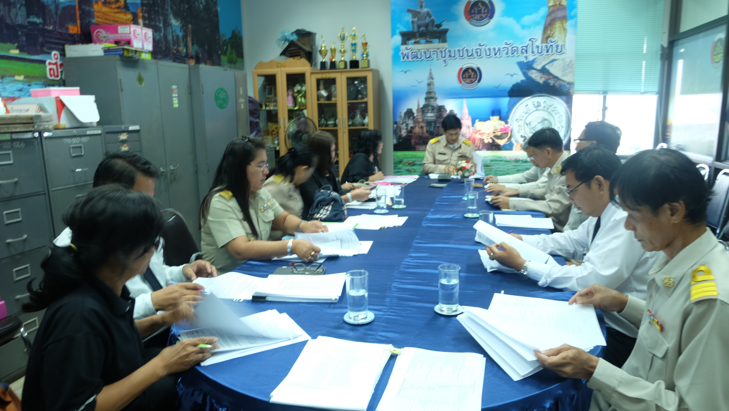 #สุโขทัย ดินแดนแห่งความสุข #วันที่ 7 พฤศจิกายน  2559 เวลา 12.30 น. นายสุวิน  พึ่งเงิน  พัฒนาการจังหวัดสุโขทัย ได้ประชุมพัฒนาการอำเภอ หัวหน้ากลุ่มงาน หัวหน้าฝ่าย นักวิชาการ ประจำเดือน พฤศจิกายน 2559 ครั้งที่ 14 /2559 ณ ห้องประชุมสำนักงานพัฒนาชุมชนจังหวัดสุ