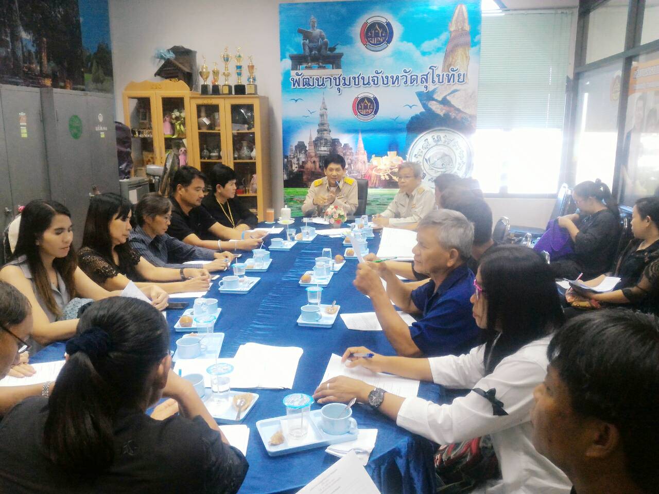 #สุโขทัย ดินแดนแห่งความสุข #วันที่ 14 พฤศจิกายน  2559  นายสุวิน  พึ่งเงิน  พัฒนาการจังหวัดสุโขทัย เป็นประธานในการประชุมเครือข่าย OTOP จังหวัดสุโขทัย โดยมีคณะกรรมการเครือข่าย ผู้ประกอบการ OTOP เข้าร่วมประชุม และได้พิจารณาการจัดตั้งบริษัท OTOP INTER TRADER