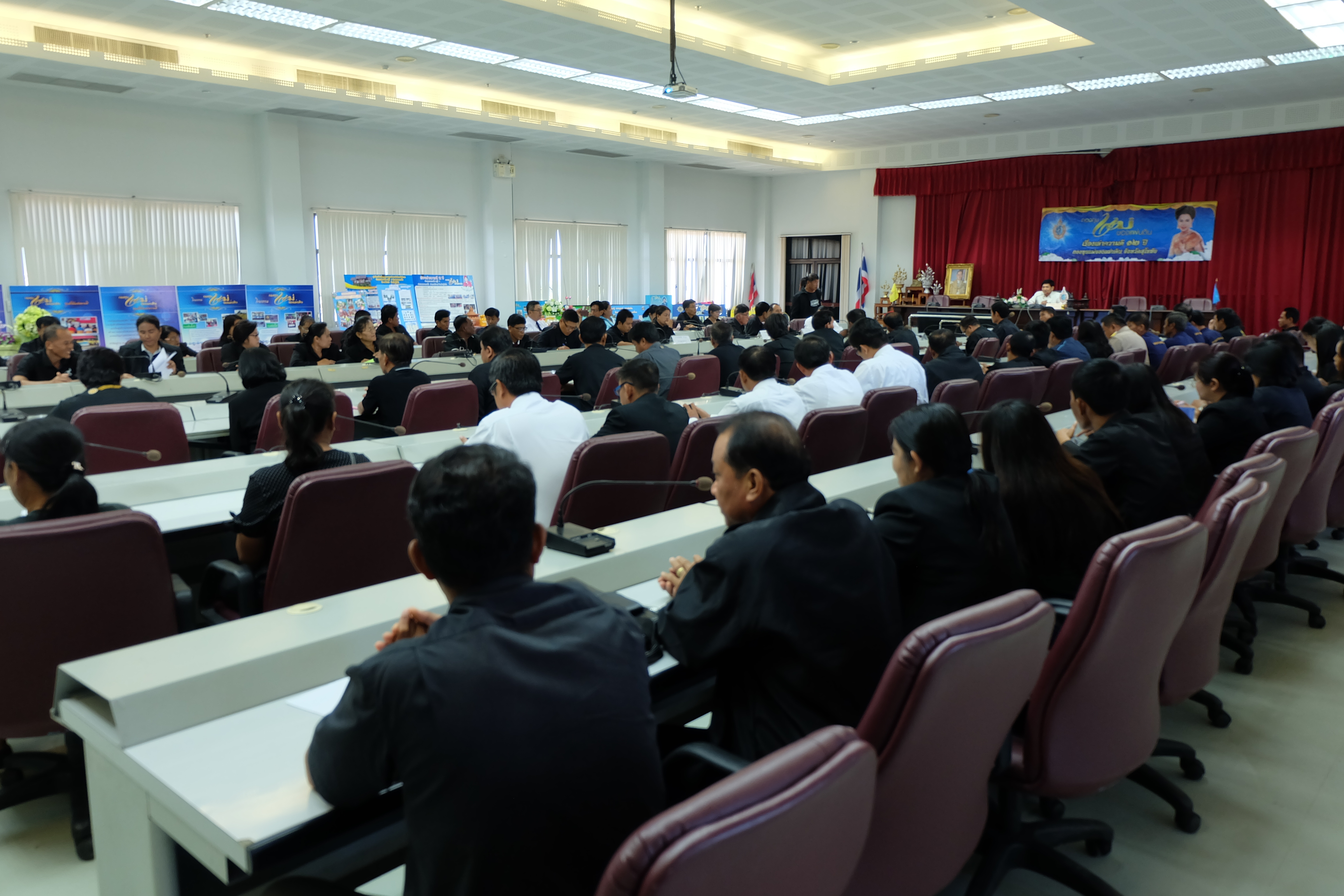 #สุโขทัย ดินแดนแห่งความสุข #วันที่ 18 พฤศจิกายน 2559 เวลา 09.00 น. นายสุวิน พึ่งเงิน พัฒนาการจังหวัดสุโขทัย เป็นประธานเปิดการประชุมคณะกรรมการเครือข่ายกองทุนแม่ของแผ่นดินระดับจังหวัด ครั้งที่ 2 “กิจกรรมเรื่องเล่าความดี 12 ปี กองทุนแม่ของแผ่นดินจังหวัดสุโข