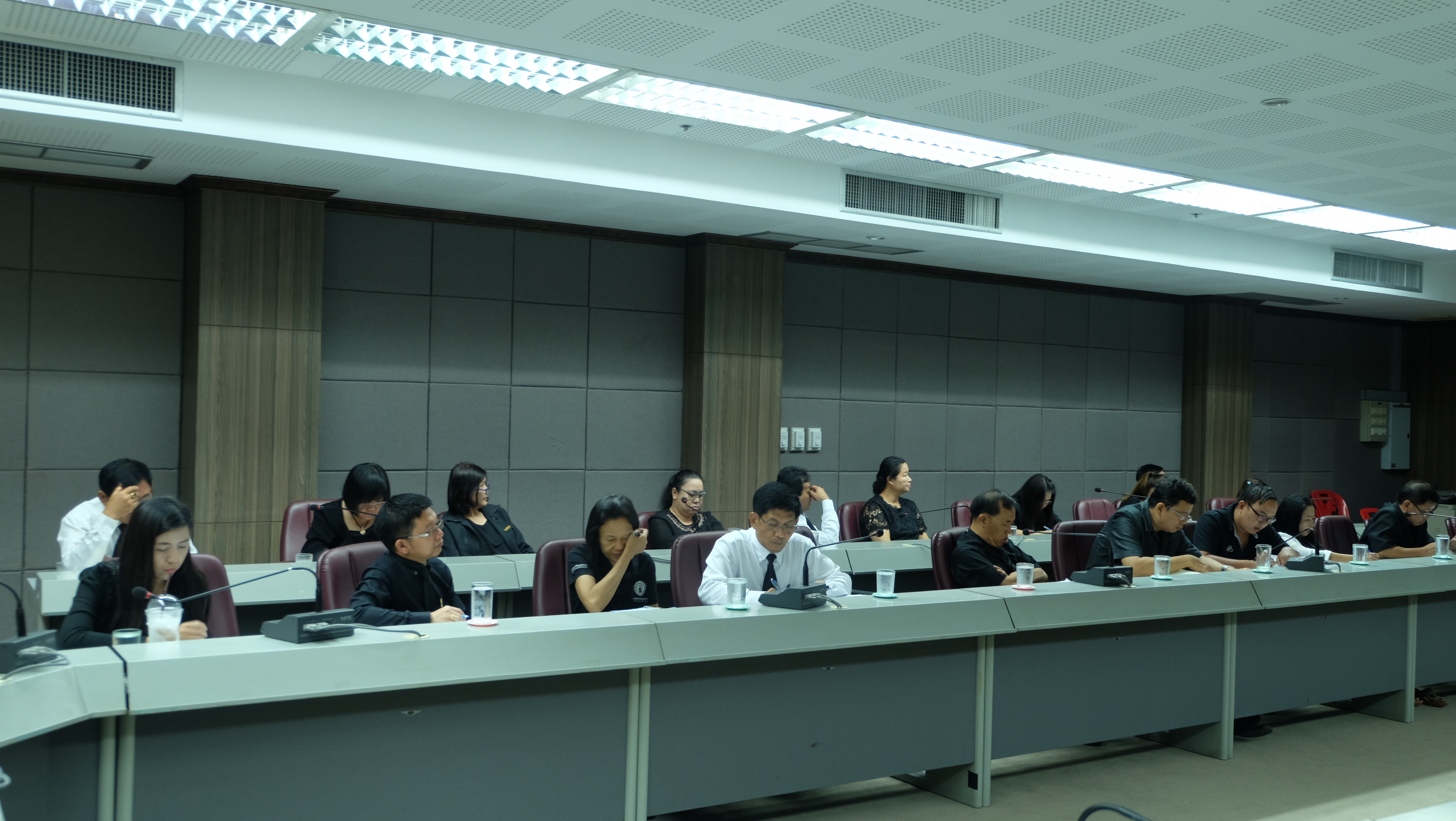 #สุโขทัย ดินแดนแห่งความสุข #วันที่ 25 พฤศจิกายน  2559 นายสุวิน  พึ่งเงิน  พัฒนนาการจังหวัดสุโขทัย เข้าประชุมรับฟังการชี้แจงการจัดทำแผนแม่บท ระยะ 20 ปี และการรายงานผลสัมฤทธิ์การดำเนินงานโดยผู้อำนวยการสำนักงบประมาณ และรับฟังการชี้แจงแบบฟอร์มรายงานผลสัมฤทธิ