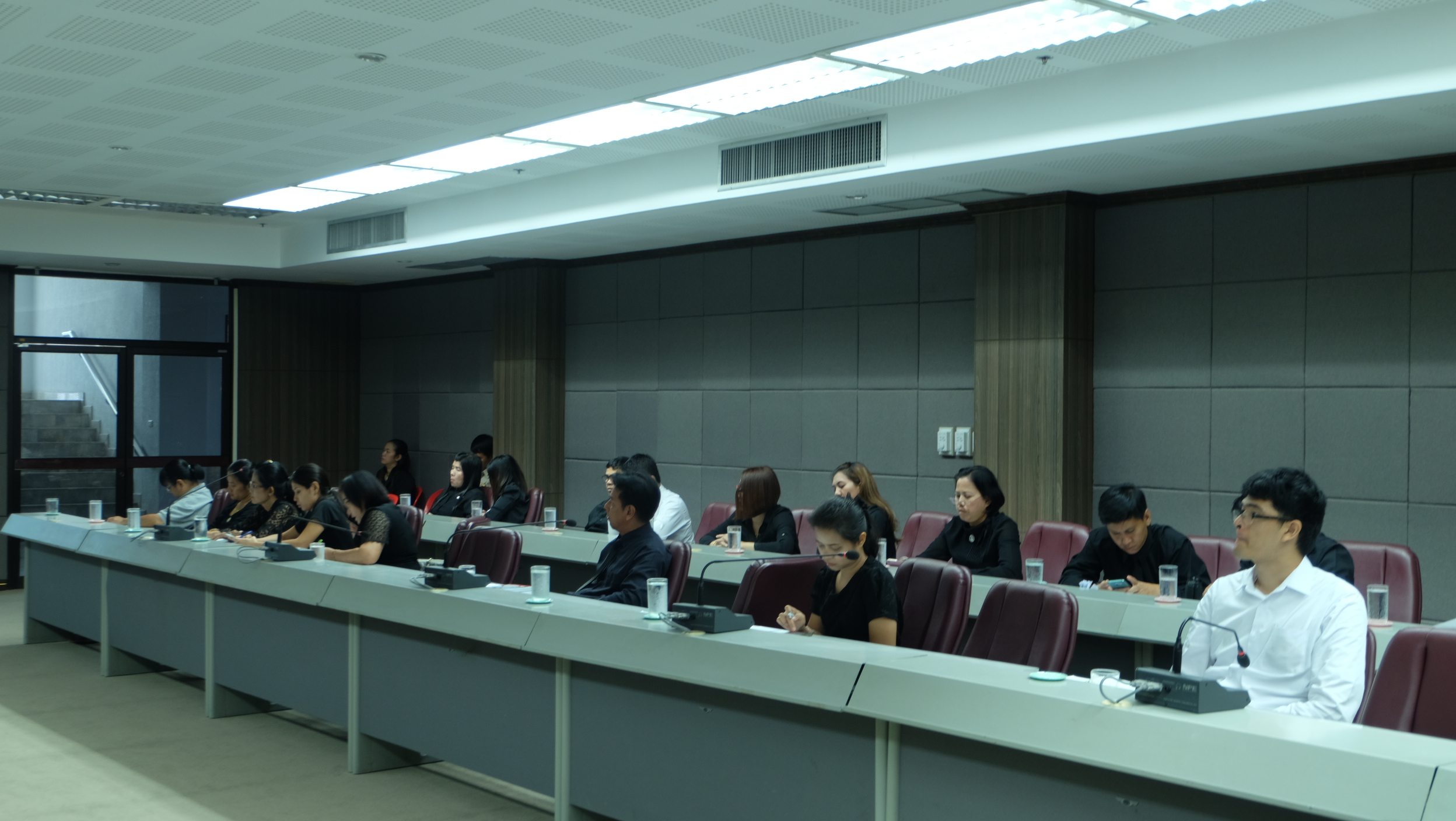 #สุโขทัย ดินแดนแห่งความสุข #วันที่ 25 พฤศจิกายน  2559 นายสุวิน  พึ่งเงิน  พัฒนนาการจังหวัดสุโขทัย เข้าประชุมรับฟังการชี้แจงการจัดทำแผนแม่บท ระยะ 20 ปี และการรายงานผลสัมฤทธิ์การดำเนินงานโดยผู้อำนวยการสำนักงบประมาณ และรับฟังการชี้แจงแบบฟอร์มรายงานผลสัมฤทธิ