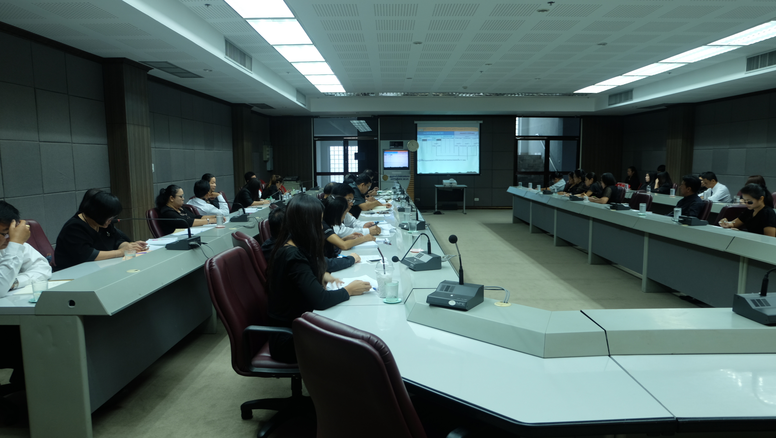 #สุโขทัย ดินแดนแห่งความสุข #วันที่ 25 พฤศจิกายน  2559 นายสุวิน  พึ่งเงิน  พัฒนนาการจังหวัดสุโขทัย เข้าประชุมรับฟังการชี้แจงการจัดทำแผนแม่บท ระยะ 20 ปี และการรายงานผลสัมฤทธิ์การดำเนินงานโดยผู้อำนวยการสำนักงบประมาณ และรับฟังการชี้แจงแบบฟอร์มรายงานผลสัมฤทธิ