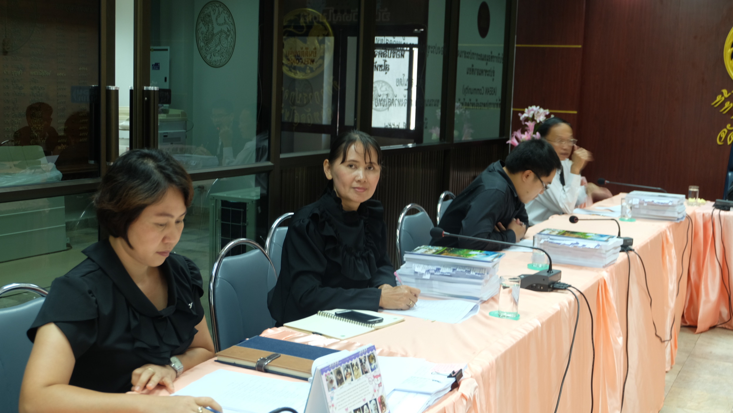 #สุโขทัย ดินแดนแห่งความสุข #วันที่ 25 พฤศจิกายน  2559 เวลา 14.00 น.  นายสุวิน  พึ่งเงิน  พัฒนาการจังหวัดสุโขทัย มอบหมายให้  นางสายหยุด  แสงดาว    นักวิชาการพัฒนาชุมชนชำนาญการเข้าประชุมคณะกรรมการตรวจสอบการปฏิบัติงานกำนันผู้ใหญ่บ้านฯ ณ ห้องประชุมที่ทำการปก