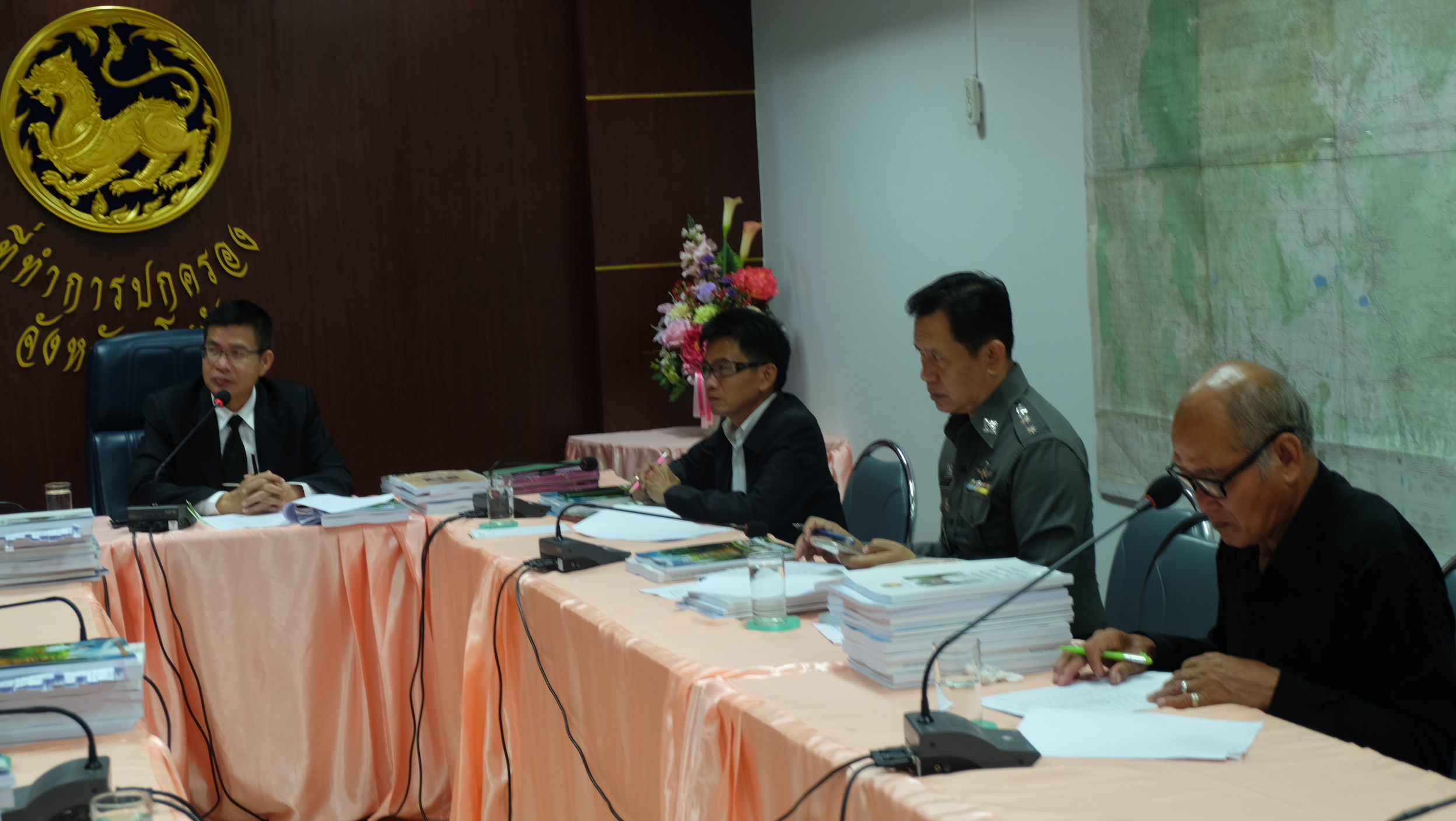 #สุโขทัย ดินแดนแห่งความสุข #วันที่ 25 พฤศจิกายน  2559 เวลา 14.00 น.  นายสุวิน  พึ่งเงิน  พัฒนาการจังหวัดสุโขทัย มอบหมายให้  นางสายหยุด  แสงดาว    นักวิชาการพัฒนาชุมชนชำนาญการเข้าประชุมคณะกรรมการตรวจสอบการปฏิบัติงานกำนันผู้ใหญ่บ้านฯ ณ ห้องประชุมที่ทำการปก