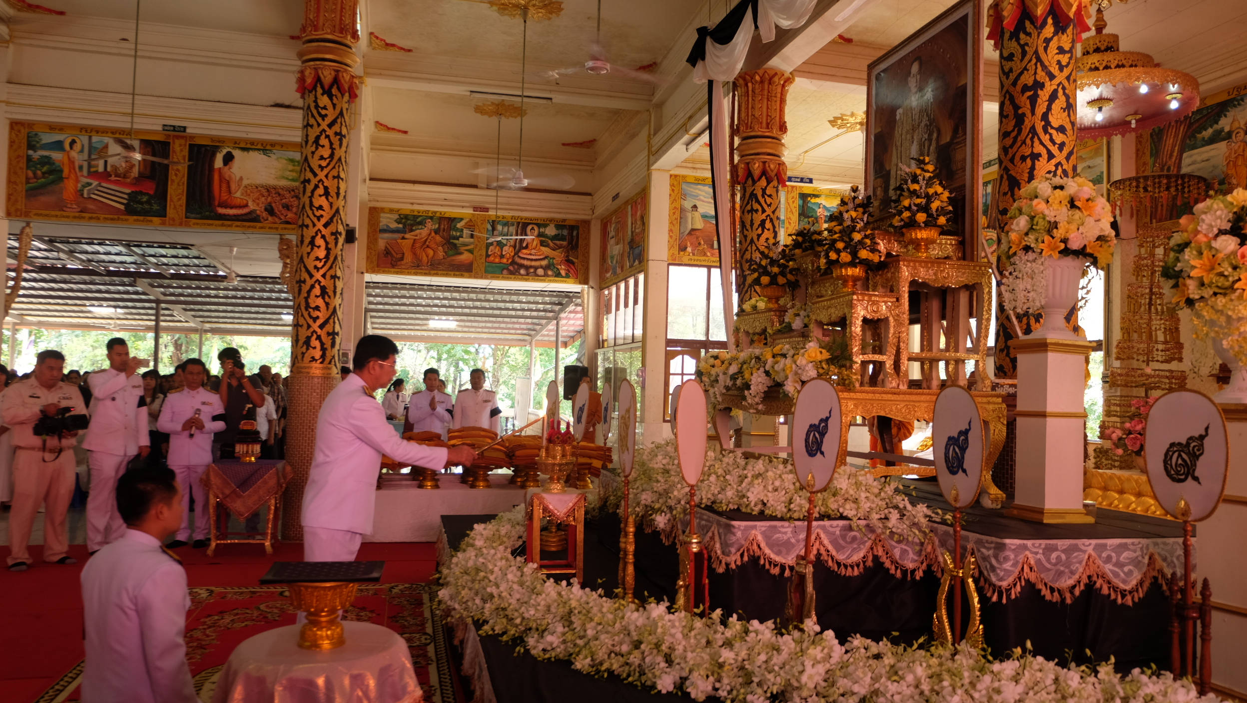 #สุโขทัย ดินแดนแห่งความสุข #วันที่ 28 พฤศจิกายน  2559 นายสุวิน  พึ่งเงิน พัฒนาการจังหวัดสุโขทัย พร้อมด้วยข้าราชการสังกัดสำนักงานพัฒนาชุมชนจังหวัดสุโขทัย  ร่วมในพิธีอุปสมบทหมู่ 89 รูป เพื่อถวายเป็นพระราชกุศล แด่พระบาทสมเด็จพระปรมินทรมหาภูมิพลอดุลยเดช ในพิ