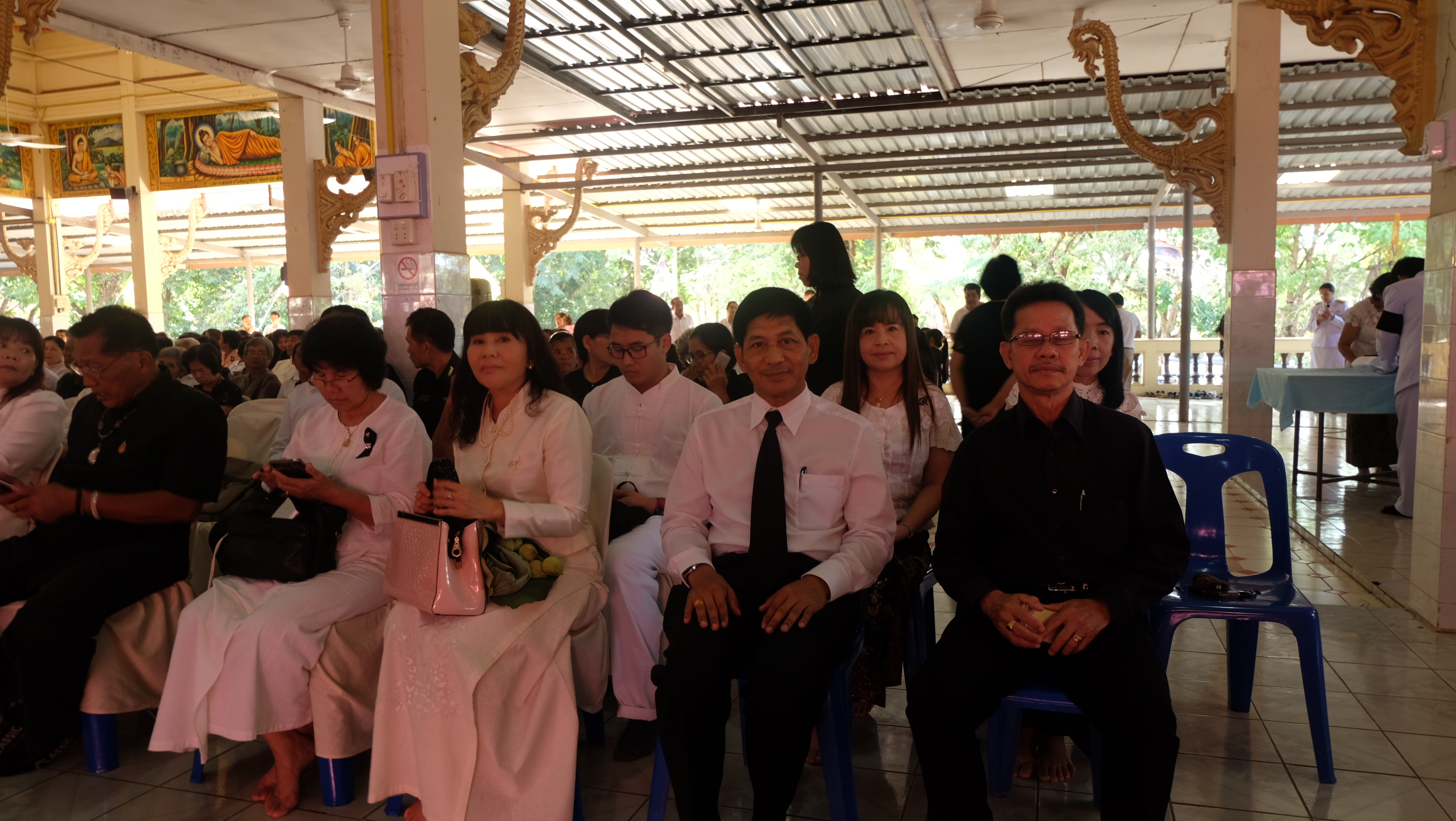 #สุโขทัย ดินแดนแห่งความสุข #วันที่ 28 พฤศจิกายน  2559 นายสุวิน  พึ่งเงิน พัฒนาการจังหวัดสุโขทัย พร้อมด้วยข้าราชการสังกัดสำนักงานพัฒนาชุมชนจังหวัดสุโขทัย  ร่วมในพิธีอุปสมบทหมู่ 89 รูป เพื่อถวายเป็นพระราชกุศล แด่พระบาทสมเด็จพระปรมินทรมหาภูมิพลอดุลยเดช ในพิ